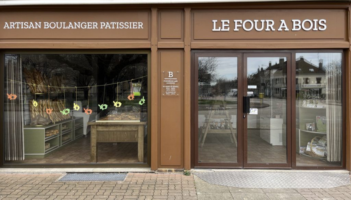 Boulangerie Pâtisserie de 300m2

Entreprise familiale implantée depuis 40 ans au cœur de la commune.
Se distingue par sa cuisson traditionnelle au feu de bois, four visible depuis la boutique qui a elle été rénové récemment. 
Affaire clé en main, saine et prospère, n’attend plus que des repreneurs pour poursuivre et développer cette boulangerie et permettre à ses gérants de partir en retraite.
