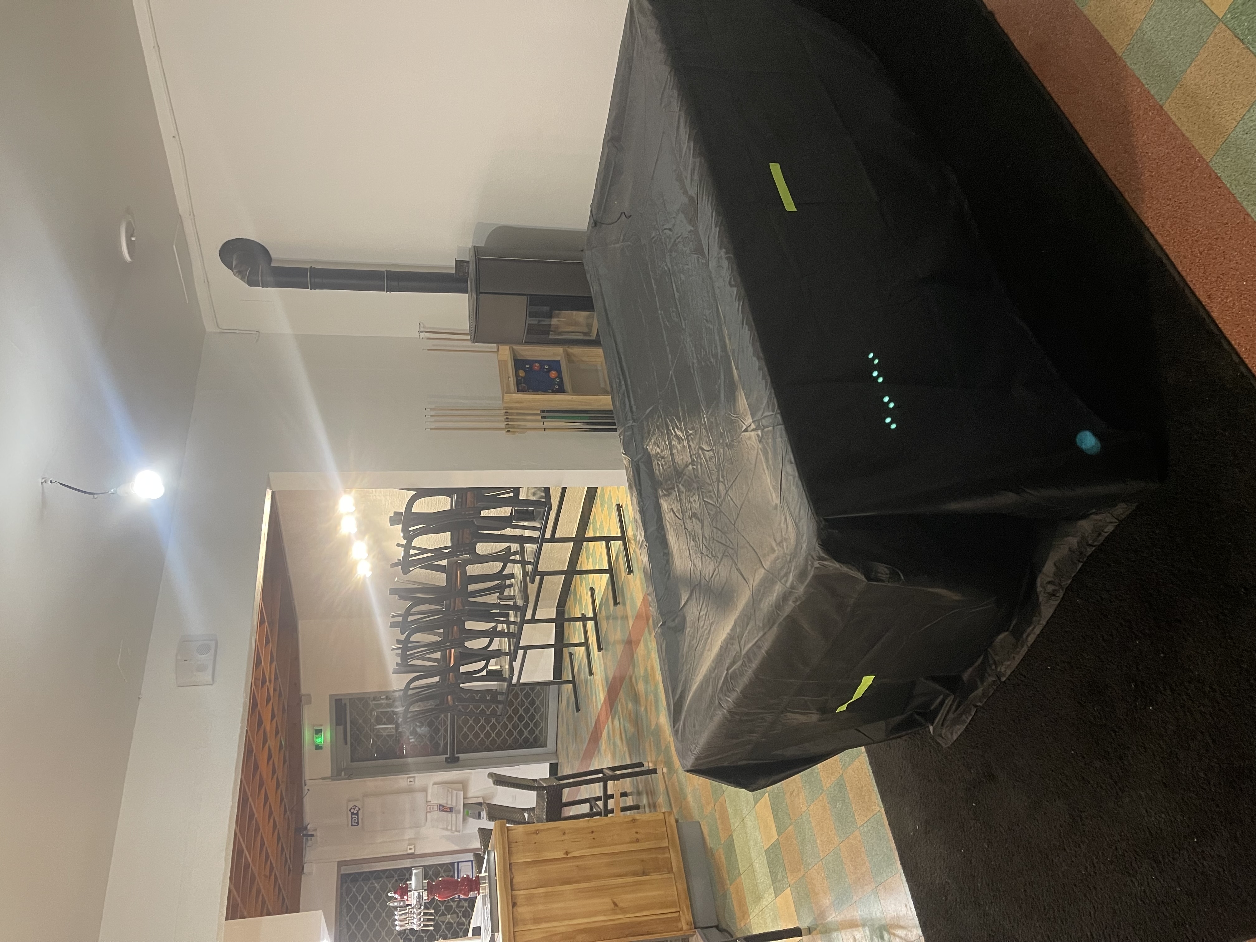 À vendre fond de commerce Bar Tabac FDJ Gaz Relais colis avec possibilité de faire de la restauration…
Situé dans un village à 10 mn de Bergerac.
Belle Terrasse extérieur
Clientèle fidèle 
Chiffre d’affaires en constante évolution
Affaire à saisir car très grand potentiel du à un projet de déménagement en plein centre ville du village. Locaux plus grands, plus fonctionnels, plus visibles, grand parking, sur un axe principal.
Possibilité de diversifier encore plus les produits et services déjà existants 
Appartement de 3 pièces + véranda + cave + jardin + 2 granges compris avec le bail commercial 
Me contacter pour plus d’informations