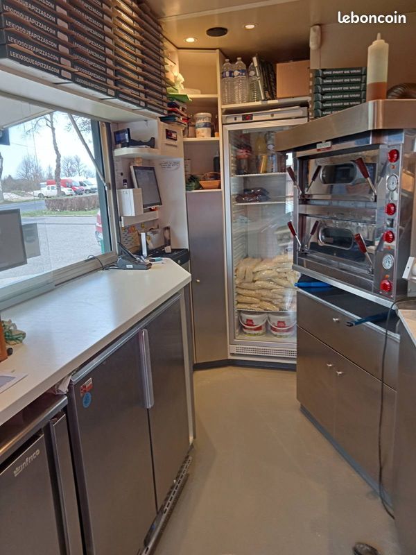 BONJOUR, bonjour,

POUR CHANGER DE VIE ET GAGNER DES SOUS EN FAMILLE. 
Jolie kiosque à pizza à reprendre,  pour couple, frère et sœur, mère/fils/ fille , père /fils/fille. 500€ de loyer seulement, et un chiffre d affaire près des 200 000€ par mois. 98k€ à débattre pour fournir le savoir faire des pizzas artisanales et un grand nombre de clients, mais aussi l'emplacement juste à côté de la sortie de la rocade. Je vous invite à aller voir les photos du village, c'est divin. Le kiosque est ouvert de 11h à 13h et de 18h à 21h30 du lundi au samedi. Après, à vous de fixer vos horaires. TOUT EST A DEBATTRE, alors n'hésitez pas à nous joindre, l'argent est important de nos jours et se lancer à son compte encore plus...
A la clé de bons revenus tous les mois garantis.
Contactez nous, c est avec plaisir que nous vous répondrons hors horaire de travail. Belle journée à vous.