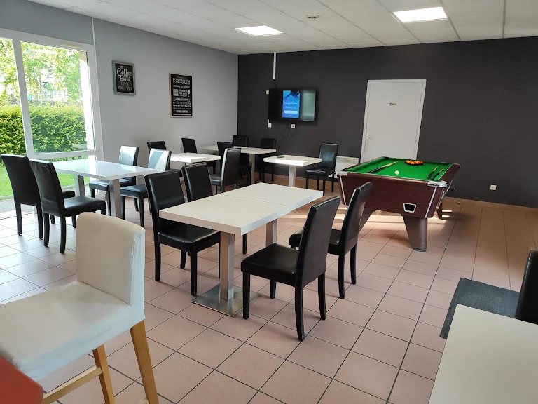 Fond commerce Épicerie Bar FDJ PMU
Beau potentiel , 
Developpement possible en restauration .