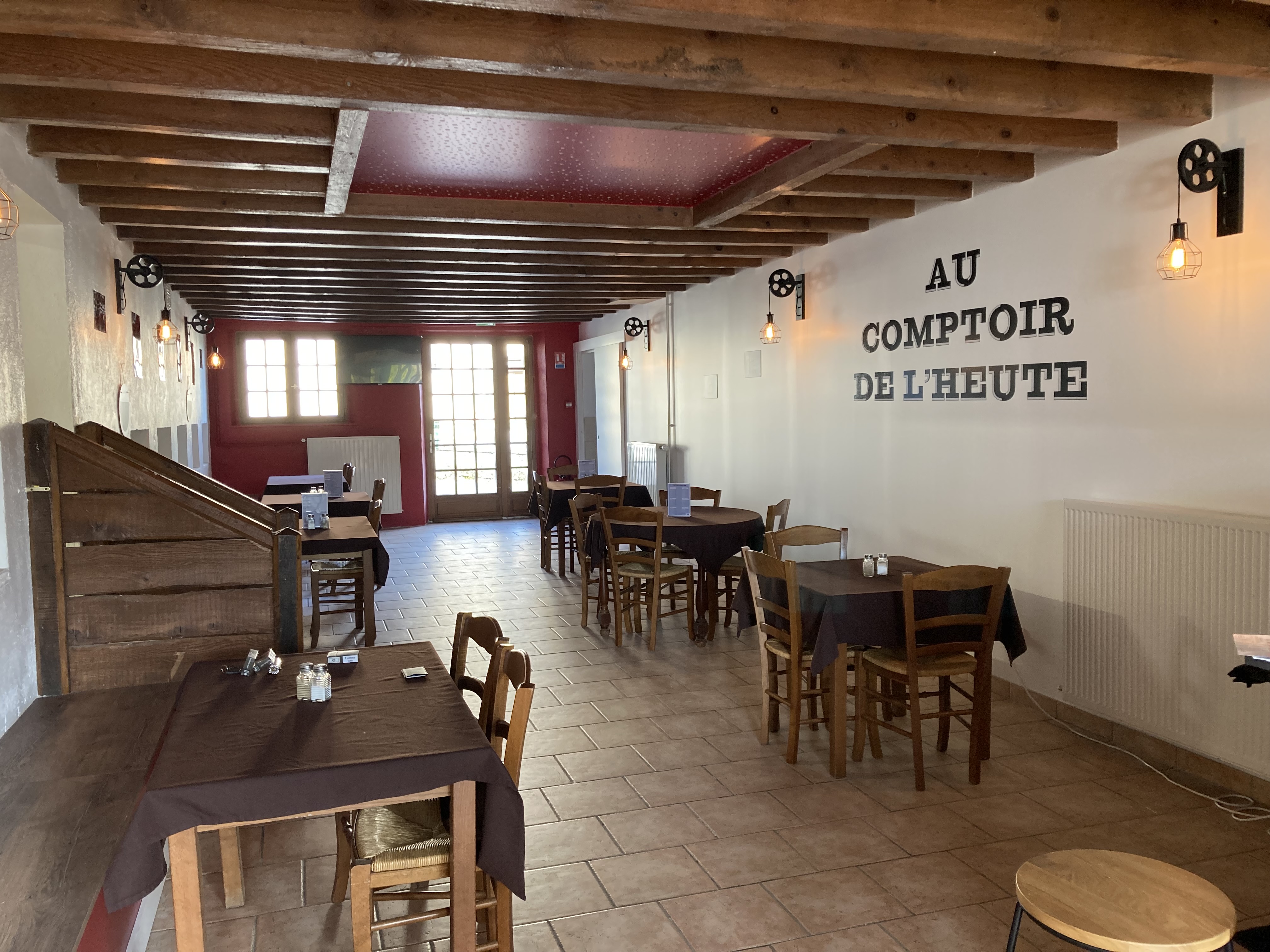 Reprise d'un café restaurant dans le Jura