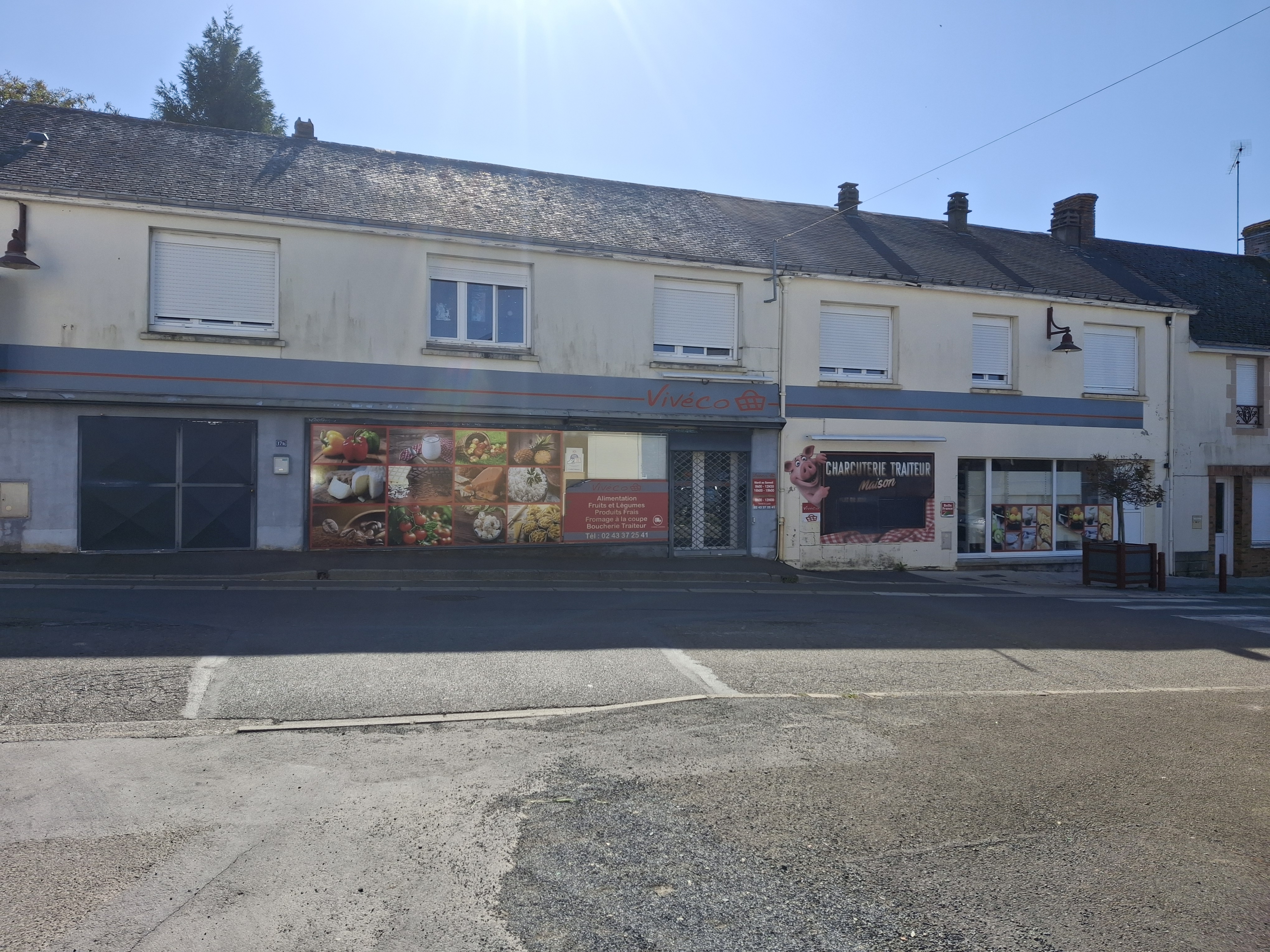 RECHERCHE CHARCUTIER-TRAITEUR
Epicerie-Bazar-Gaz attenante au Laboratoire
120m² de surface magasin climatisé (en location)
Laboratoire pour activité traiteur et charcuterie neuf et bien équipé
AFFAIRE INTERESANTE propriété de la municipalité
Dans la commune de 923 habitants à VOUTRÉ(53)

Population multi-générationnelle avec ECOLE - CANTINE - MICRO-CRECHE - CENTRE DE LOISIRS - AIRE DE CAMPING-CAR - BUREAU DE POSTE et deux pôles INDUSTRIELS, les associations sont nombreuses.
Déjà présent dans la commune:
- boulangerie pâtisserie
- bar tabac PMU
- garagiste
- cantine d'industrie
- et nombreux artisans du bâtiment

La municipalité à vraiment à cœur d'intégrer les commerçants et artisans.

Prendre contact avec la Mairie de Voutré par téléphone ou mail.

Candidatures sérieuses, motivées et pour une durée pérenne.