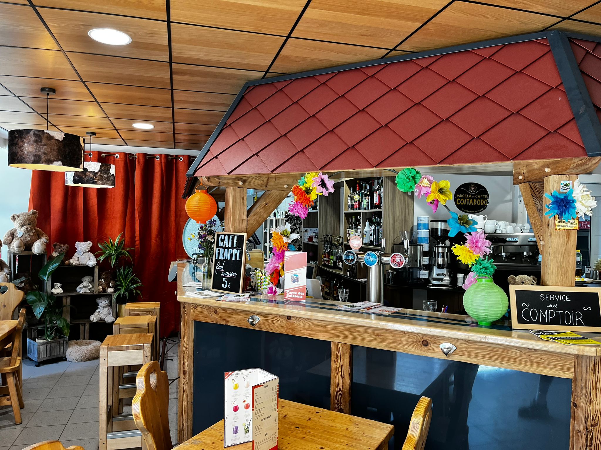 Épicerie - Café - Bar de village 211m² (01)