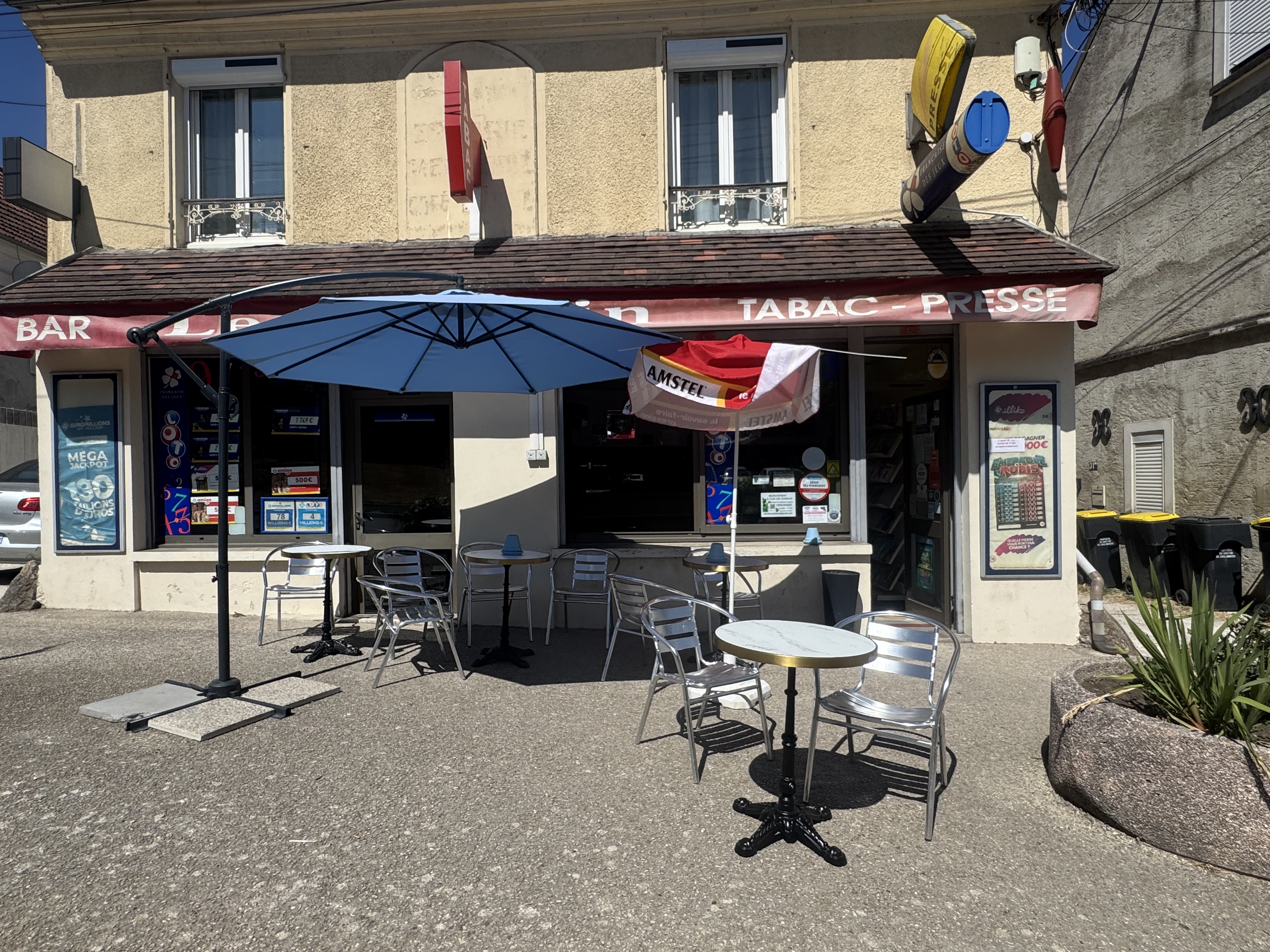 ☕ FONDS DE COMMERCE CAFÉ • BAR • TABAC • PRESSE
📍 LUZANCY (77138) – Proche La Ferté-sous-Jouarre

💥 NOUVEAU PRIX : 170 000 € FAI

Vous souhaitez reprendre un commerce existant et développer votre propre activité ?
👉 Cette opportunité mérite votre attention !

Idéalement situé, ce fonds de commerce bénéficie d’un bon passage et offre un beau potentiel de développement.

🔑 Loyer : seulement 700 €/mois
📄 Bail commercial 3/6/9 en cours, signé il y a environ 3 ans.

🏪 Le local comprend :
☕ Une salle de café accueillante d’environ 40 m²
🍽️ Deux pièces à l’arrière d’environ 30 m², pouvant servir de cuisine, réserve ou espace de préparation
🍺 Une cave en sous-sol pour le stockage
🌞 Une agréable terrasse pouvant accueillir environ 20 à 30 personnes

⭐ LES ATOUTS :
✅ Café – Bar – Tabac – Presse
✅ Loyer attractif
✅ Terrasse
✅ Bon emplacement
✅ Proximité des transports et axes principaux
✅ Potentiel de développement
✅ Idéal pour un couple ou un entrepreneur
✅ Opportunité rare sur le secteur

📞 Une question ou envie de visiter ? Contactez-moi :
Filomena ALVES – ADVICIM
📱 07 78 80 72 17
✉️ filomena.alves@advicim.com