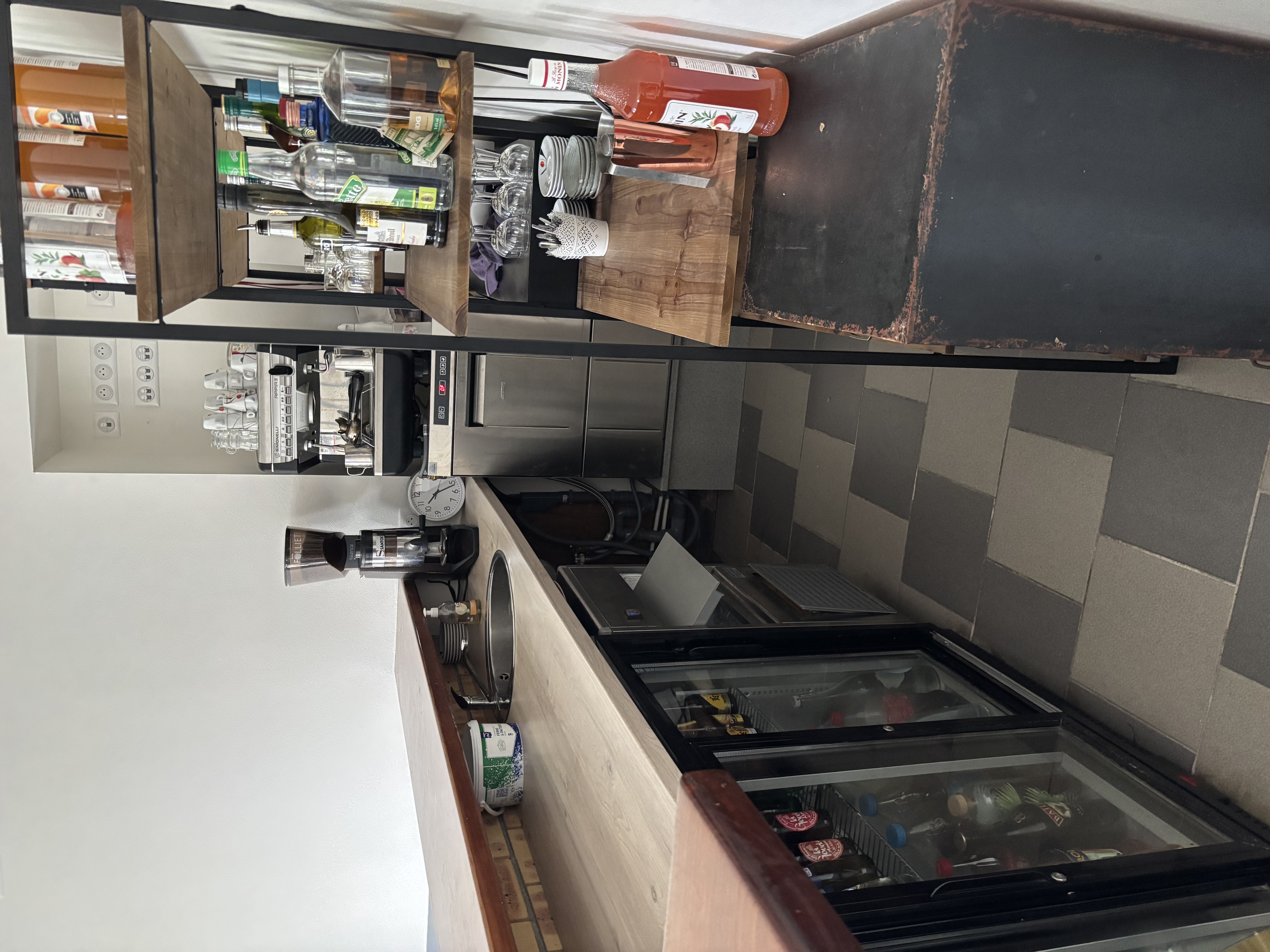 Restaurant situé en pleine campagne idéale pour couple ,avec logement au dessus du restaurant .
Nous méttons en vente notre fond de commerce à 42000€ négociable.
 chiffre d'affaire sur les 3 dernieres années varie de 130k à 150k restaurant avec une bonne reputation culinaire .
Loyer des murs actuellement à 316€TTC location avec un bail commercial 3/6/9 avec la Marie de la commune.
N'hésitez pas à prendre contacte avec nous pour plus de renseignements .