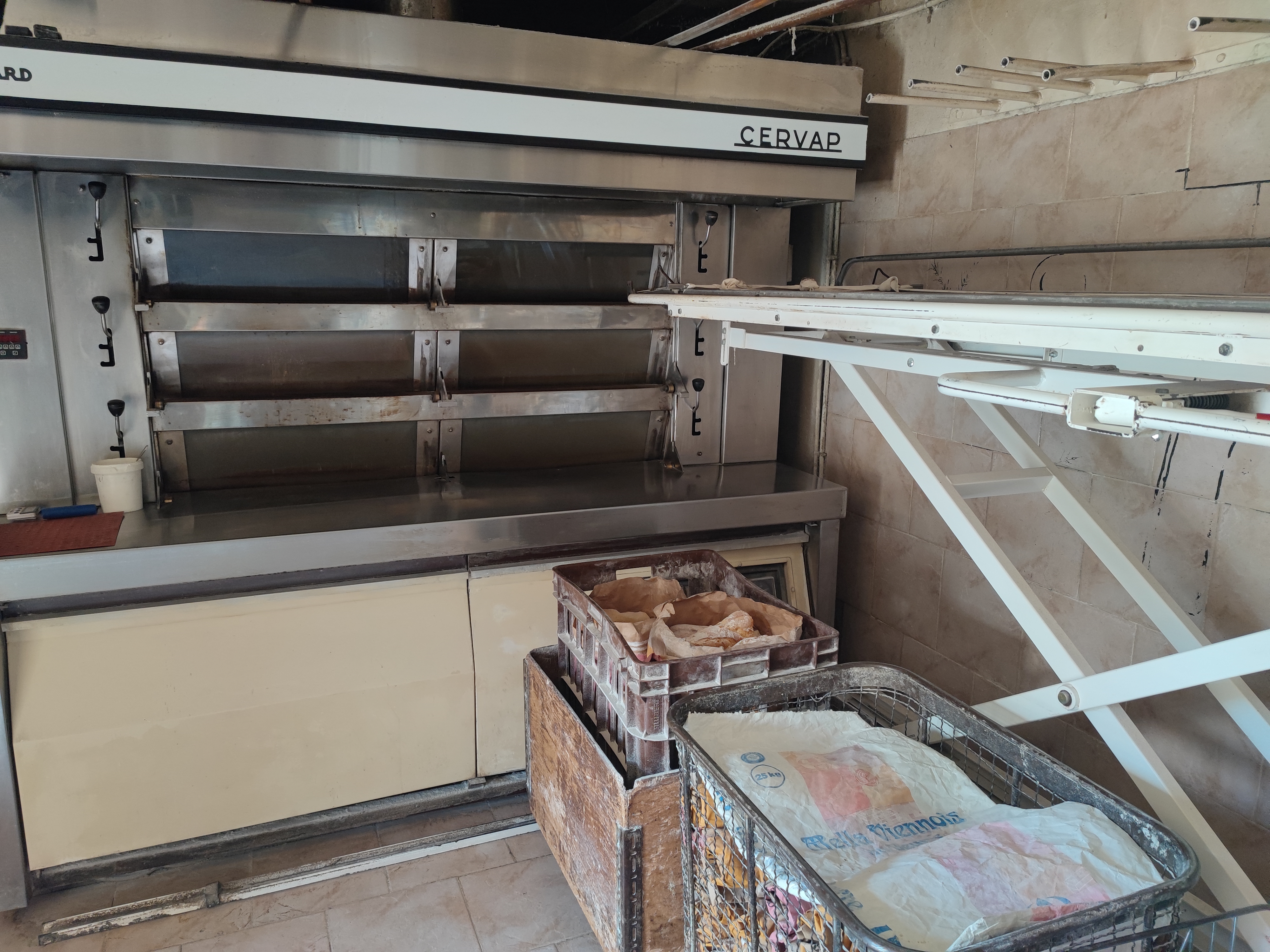 Fond de commerce boulangerie pâtisserie
Situé sur Saint Aubin Routot.
Matériels professionnels récent .

Cause de la vente : retraite 

Le fond possède un logement en location avec cuisine , salon , 2 WC , salle de bain , 4 chambres, 1 bureau , jardin d'environ 1300 m° , ce logement est disponible uniquement pour la personne qui achètera le fond de commerce.

Pour plus d'informations ou photos merci d'envoyer un mail .