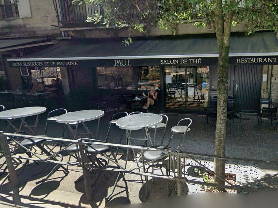 Opportunité de reprise d’un fonds de commerce de boulangerie-pâtisserie exploité sous une enseigne nationale reconnue, structuré autour de deux points de vente complémentaires. Le site principal développe une surface totale de 300 m² : 150 m² en rez-de-chaussée (boutique de vente, laboratoire de fabrication et espaces de préparation) et 150 m² en sous-sol (chambres froides, vestiaires, espace administratif, locaux techniques et stockage). Un second point de vente de 13 m² complète l’ensemble au sein de la Halle Gaillarde. L’affaire affiche un chiffre d’affaires HT de 920 000 €, un excédent brut d’exploitation de 105 000 € et s’appuie sur une équipe de 10 salariés en place, garantissant une exploitation immédiate. Compte tenu de ses surfaces et de ses aménagements, l’activité peut également être adaptée à d’autres concepts (restauration, snacking, traiteur, commerce alimentaire spécialisé), sous réserve des autorisations nécessaires. Cession du fonds de commerce au prix de 480 000 €.

Surface totale d'environ 313 m² répartie sur deux points de vente. Site principal : 300 m² dont 150 m² en rez-de-chaussée (boutique de vente, laboratoire de fabrication, espaces de préparation) et 150 m² en sous-sol (chambres froides, vestiaires, espace administratif, locaux techniques et stockage). Site secondaire : 13 m² au sein de la Halle Gaillarde.

Prix de cession du fonds de commerce : 480 000 €
Chiffre d'affaires HT : 920 000 €
Excédent brut d'exploitation (EBE) : 105 000 €
Loyer site principal : 3 300 € TTC/mois (charges et foncier inclus)
Loyer site secondaire (Halle Gaillarde) : 650 € + 100 € de charges/mois
Effectif repris : 10 salariés

Annonce proposée par Pôle Implantation Commerce, service d'accompagnement des porteurs de projets commerciaux (réf. ref1959).