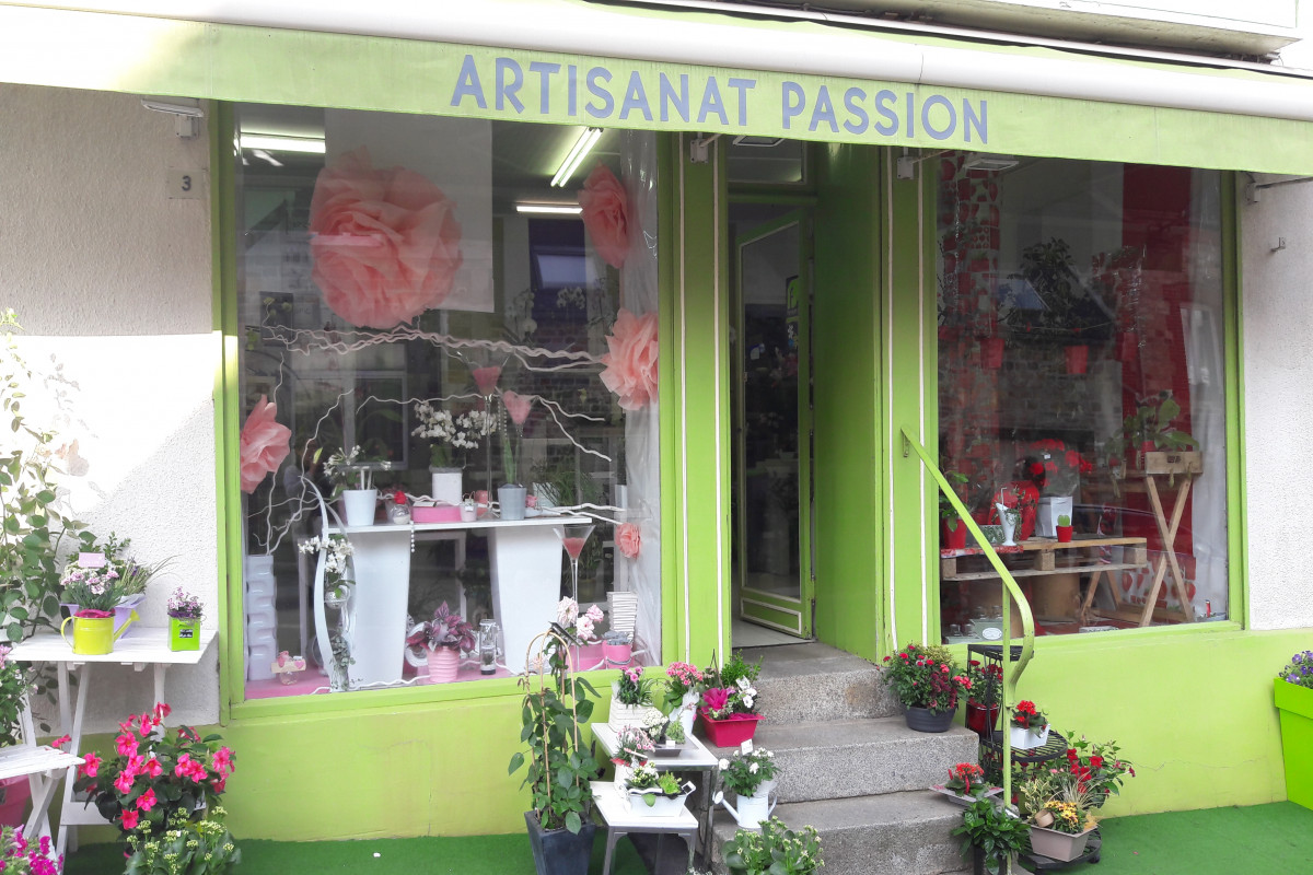 Jolie Petite boutique rétro dans plein centre bourg qui en grande évolution 
Très belle clientèle 
Existe depuis 40 ans