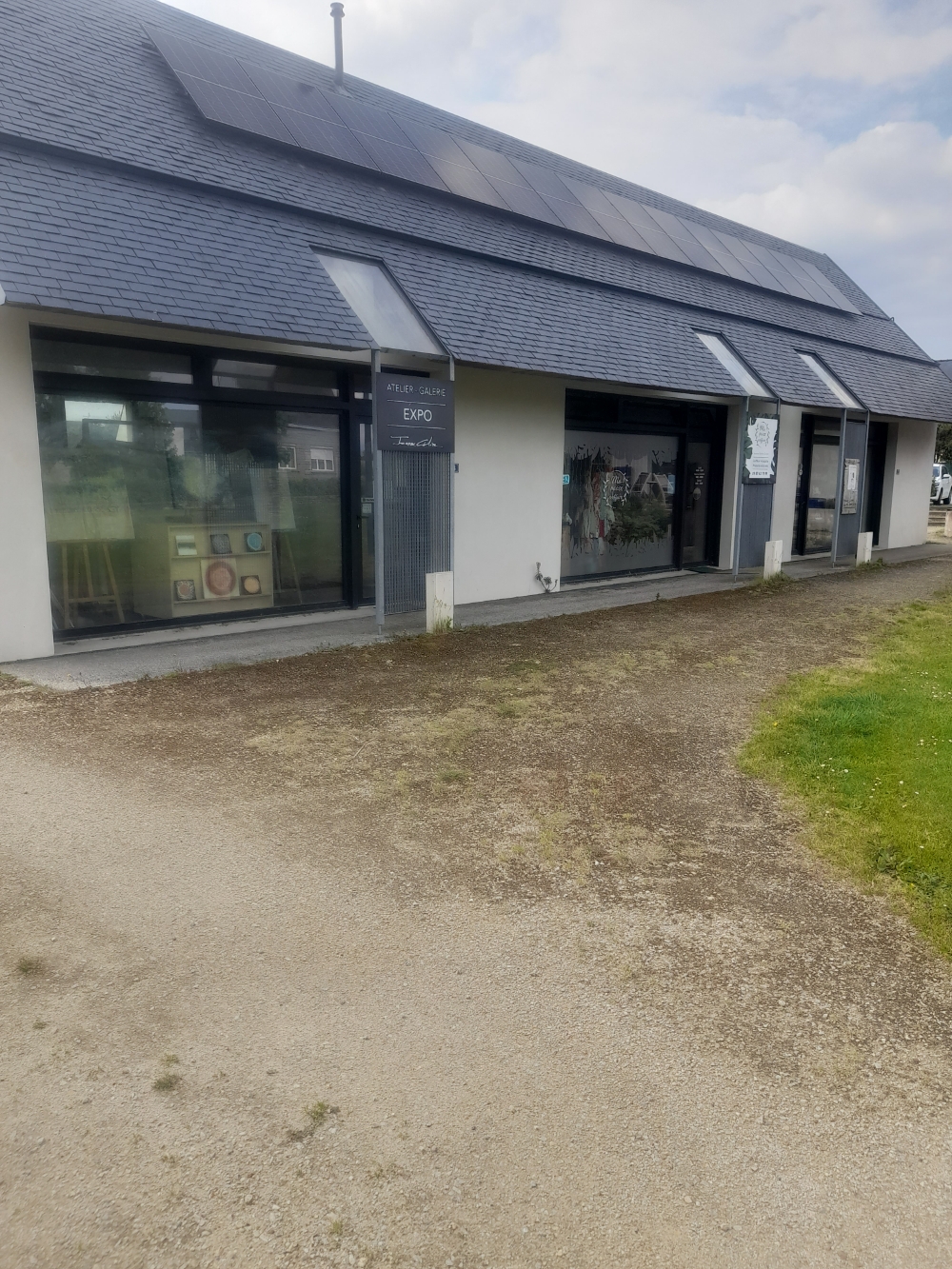 Pôle artisanal communal de saint jean Trolimon recherche un porteur de projet pour louer un local de 38 m2 disponible à partir du 1er juillet 2026. : 380 euros mensuel
Les candidatures doivent être adressée à la mairie pour le 29 mai 2026
