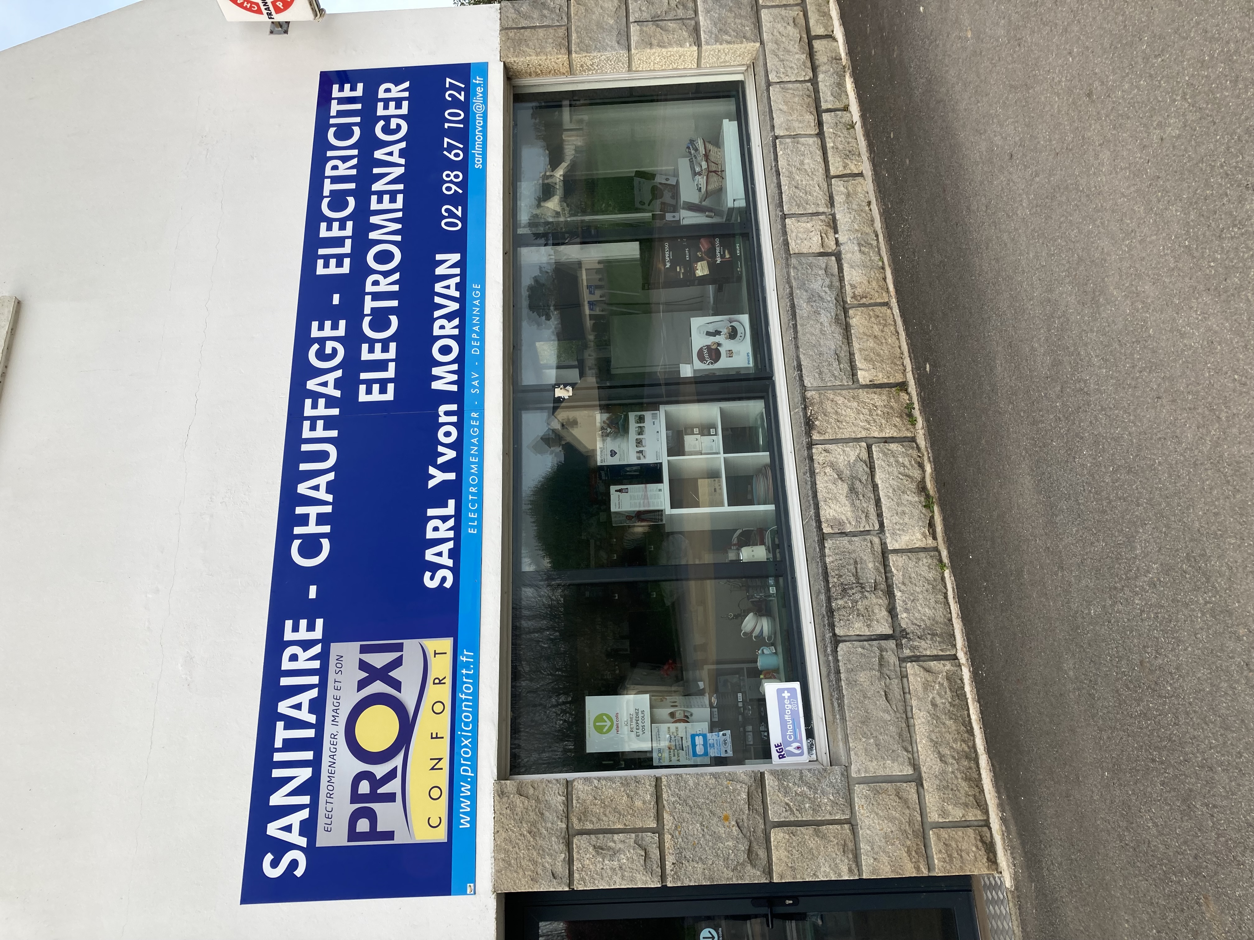 Entreprise spécialisée dans les domaines suivants :
Plomberie 
Sanitaire 
Création de salles de bains 
Électricité 
Entretien chaudières fuel, poêles à bois et granulés, cheminées, inserts
Vente d’appareils électroménagers 
Notre affaire bénéfice dune clientèle fidèle et d’un fichier clients ramonage important. 
Elle représente une opportunité idéale pour s’implanter.