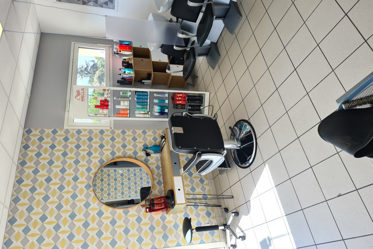 Salon de coiffure fond de commerce fort potentiel et proche de TOURS