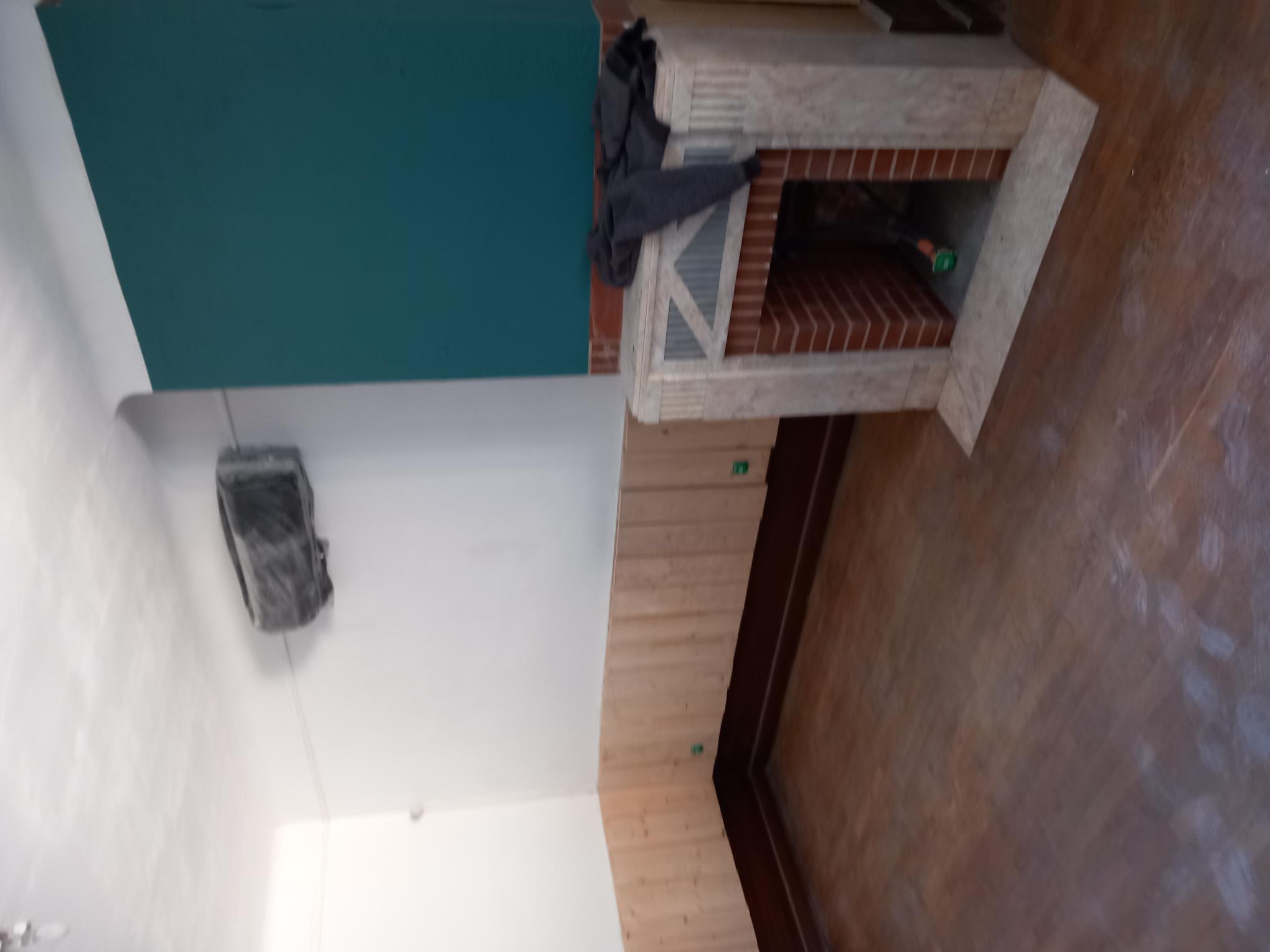 Local plein centre de 90 m2 3 pièces
Vitrine neuve en cours d'installation
Climatisation réversible chaud / froid neuve
Cour intérieure
Réhabilité
Location mensuelle 480€
Libre fin octobre 2023