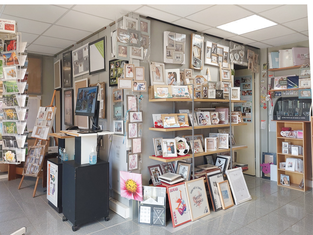 Devenez photographe indépendant et vivez de votre passion en Bourgogne !
Un studio photo clé en main vous attend au cœur d’un environnement dynamique et commerçant !
✅ Clientèle fidèle et diversifiée (particuliers, mariages, entreprises, écoles...)
✅ Équipement professionnel haut de gamme
✅ Potentiel de développement (BtoB, e-commerce)
✅ Accompagnement à la reprise inclus