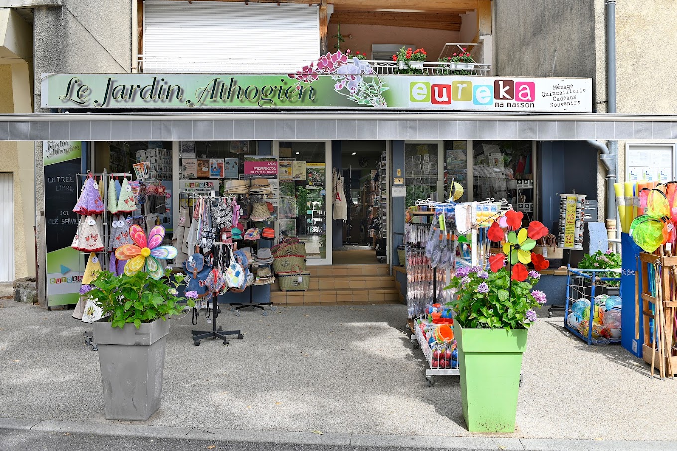 quincaillerie, activité de cadeau, art de la table, souvenir, fleurs