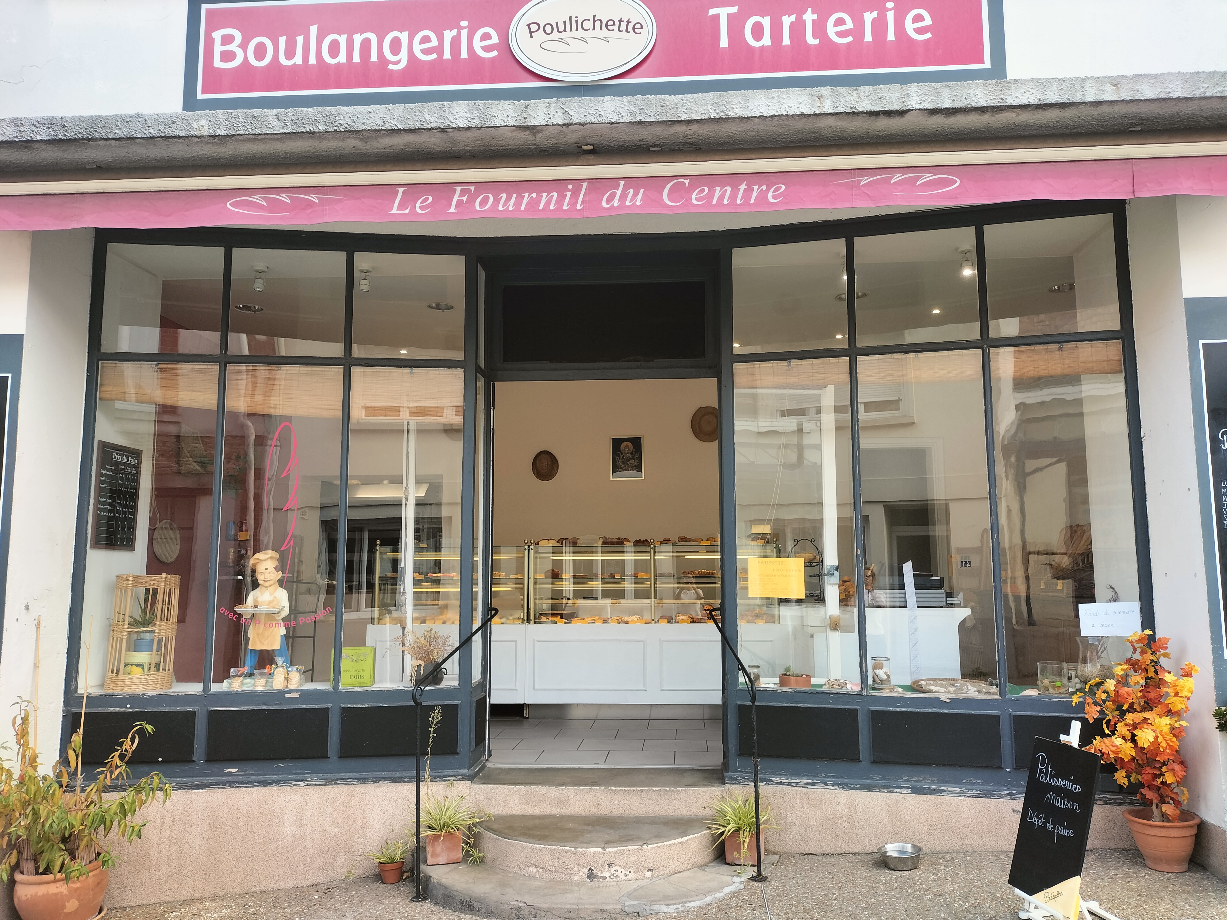 À céder fonds de commerce de pâtisserie - boulangerie situé à Préfailles (44) dans une station balnéaire familiale à 300m de la mer, en plein centre bourg.
Très bonne occasion pour première activité, affaire à développer.
Le loyer est fixé à 850€.
Contactez-moi pour plus d'informations et photos.