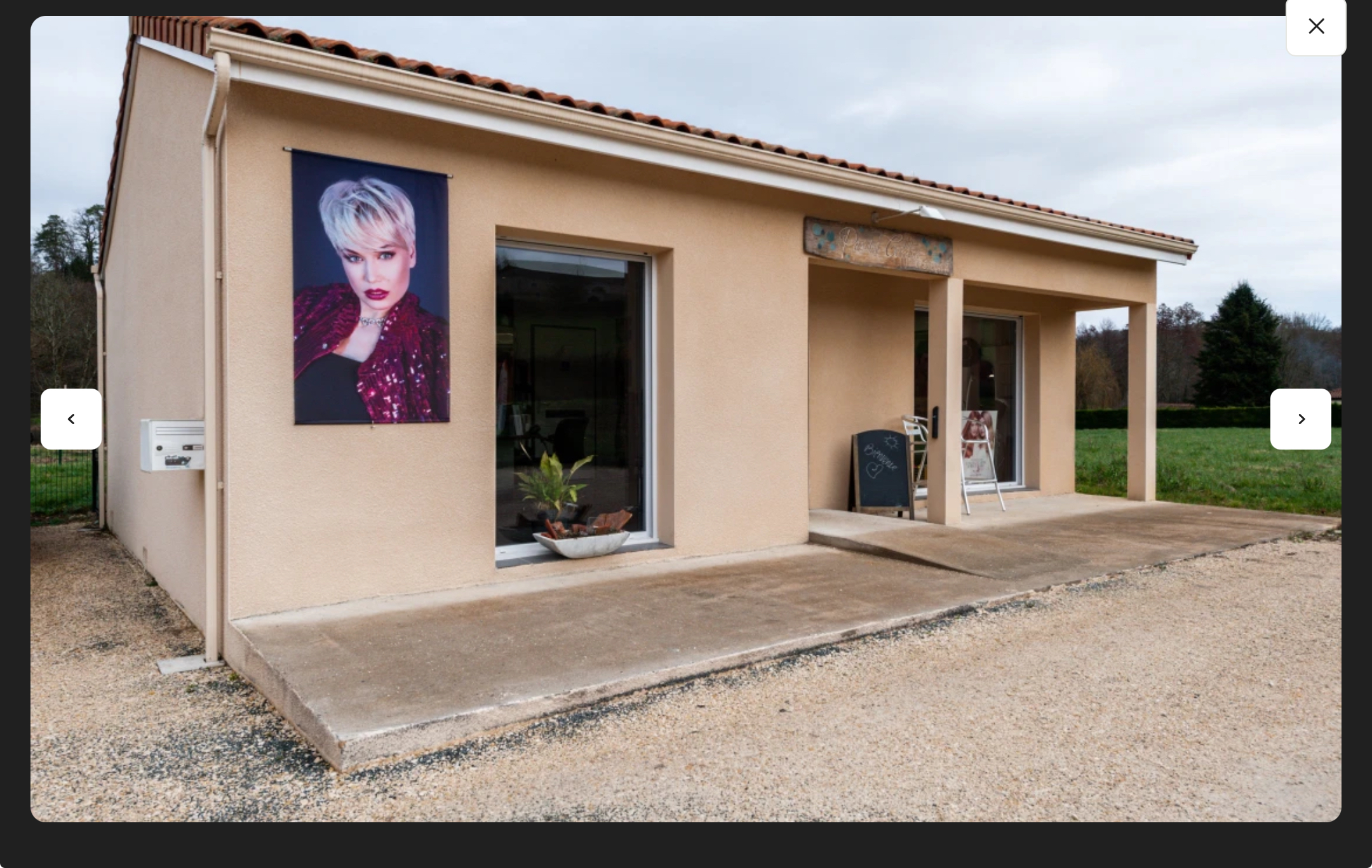 Local récent (2017), tout équipé, prêt à l’emploi !

Vous rêvez de vous installer à votre compte sans travaux et avec un outil professionnel clé en main ?
Ne cherchez plus : ce salon de coiffure lumineux de 62 m², exploité depuis plusieurs années avec une excellente notoriété locale, est une opportunité rare à Douville.

✅ Les atouts du bien

Local récent (2017) – parfaitement entretenu, sans aucun travaux à prévoir

62 m² fonctionnels : accueil chaleureux, espace coiffure spacieux, buanderie, WC PMR

Matériel professionnel complet inclus : bacs, postes, mobilier… tout est prêt pour travailler dès demain

Jardin privatif de 559 m² et garage indépendant avec portail électrique

Normes PMR respectées

📍 Emplacement & environnement

Centre de Douville, secteur dynamique et visible

Stationnement facile pour la clientèle

À proximité immédiate des services et commerces

💡 Potentiel et exploitation

Clientèle fidèle et notoriété déjà installée

Local polyvalent : possibilité de développer l’activité (esthétique, bien-être, boutique complémentaire)

Toiture et gros œuvre en parfait état

💰 Prix & conditions

157 000 € FAI – murs + fonds + matériel inclus

Idéal pour une installation immédiate sans investissement supplémentaire

Rentabilité intéressante grâce à l’état impeccable du local et à l’activité existante

📞 Contactez dès aujourd’hui Fabrice Della-Muta
📩 fdellamuta@meilleursbiens.com
– 📱