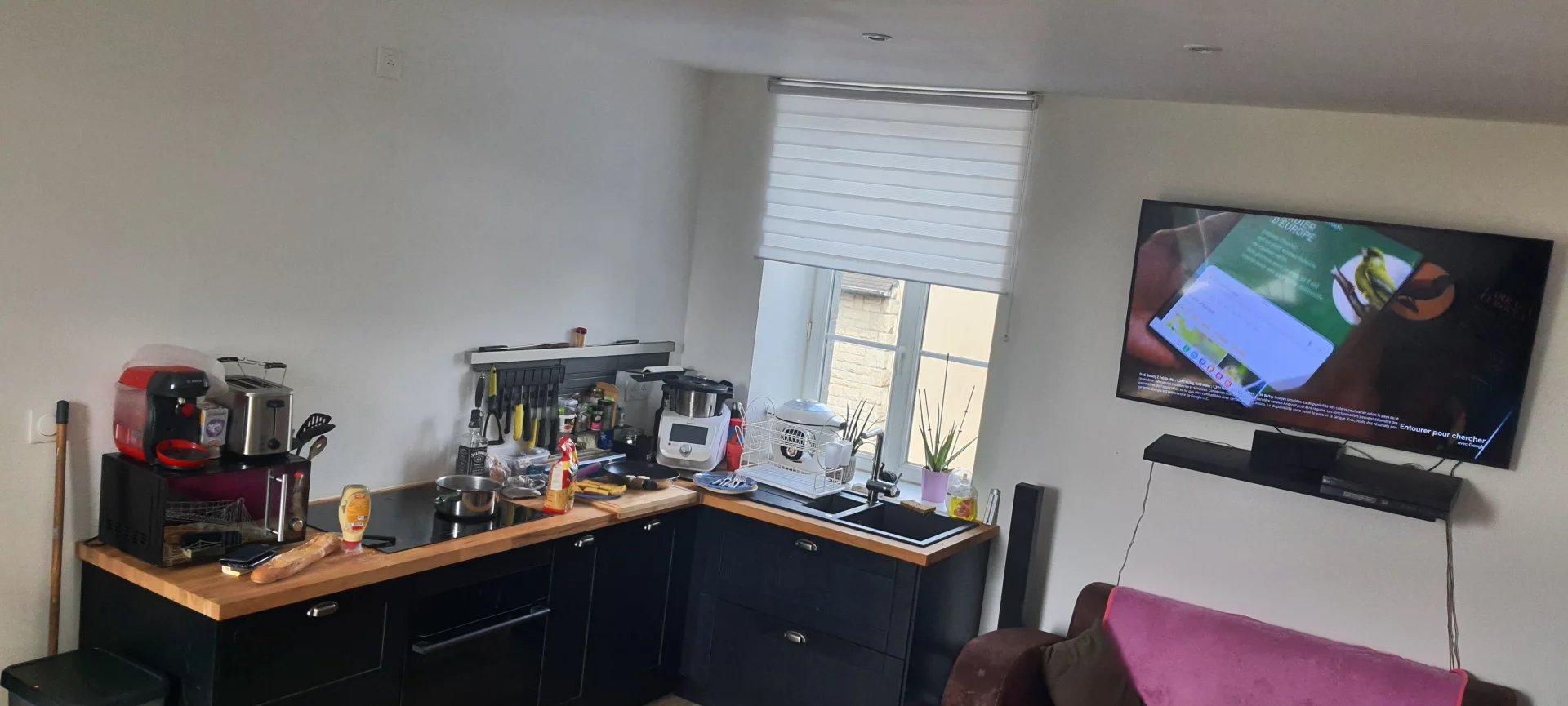 Dans une agréable ville touristique proche du Mont Saint Michel, vends fonds bar, bar à bière, brasserie, restaurant.
Etablissement très agréable avec une capacité de 36 places en intérieur et de 50 places en terrasse au calme côté jardin.
Beau logement T4 de 100 m² au dessus.
Possibilité de stationnement à proximité de l'établissement.
Vente urgente cause santé.
DPE : consommations : D (195). Emissions : B (6).
Prix net vendeur du fonds de commerce : 20 000 € + 12 % TTC (10 % HT) d'honoraires agence à la charge de l'acquéreur. La vente du fonds de commerce est indissociable de celle des murs. Prix net vendeur des murs : 180 000 € + 6 % TTC d'honoraires agence à la charge de l'acquéreur.
Les informations sur les risques auxquels ce bien est exposé sont disponibles sur le site Géorisques : georisques.gouv.fr.
Contact : Agence MOHAN TRANSACTIONS - RCS RENNES 810 806 661 - Carte professionnelle délivrée par la CCI d'Ille et Vilaine N°2201 2018 000 030 018 - Tel : 07 86 64 18 04