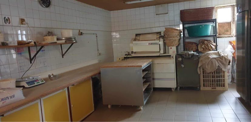 fond de commerce à vendre boulangerie pâtisserie 
71710 Marmagne 
bien disponible fin juin 2024 cause retraite 
petit appartement attenant de 3 pièces (travaux à prévoir) 
jardin