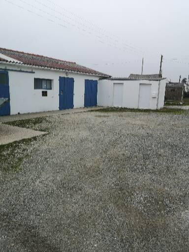 A vendre établissement ostréicole
Avec terrasse pour dégustation
Vente avec matériels
Obligatoire d'être professionnel de la mer ou avoir  un projet pour acquérir le bien