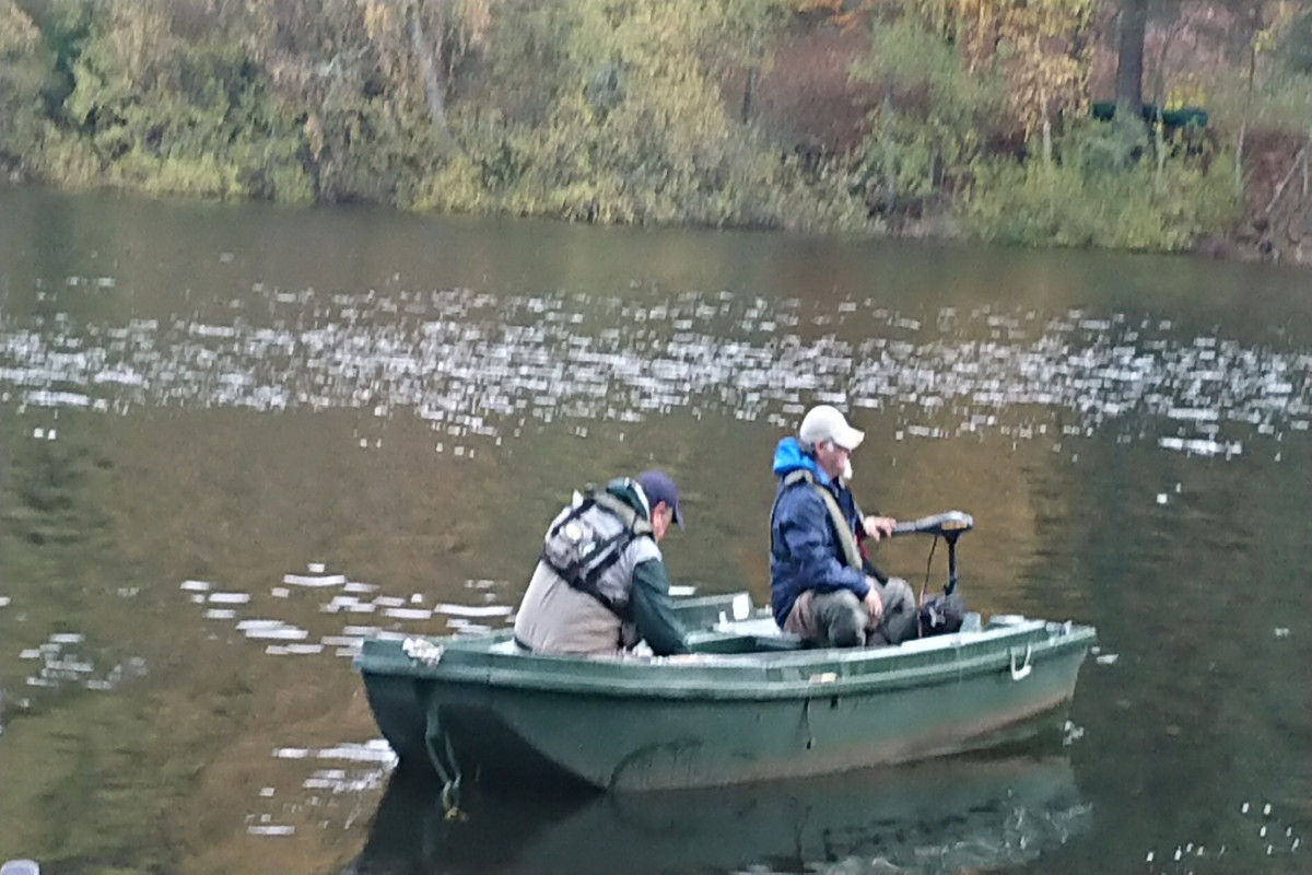 A vendre fond de commerce chambres d'hôtes, table d' hôtes, gîte avec
capacité de 18 personnes , nous exploitons aussi un lac de 22 hectares
dédié à la pêche à la mouche,fait parti des 2 meilleurs réservoir de pêche
à la mouche de France, très bonne clientèle dont une parti d'étrangers,
Suisse, Belge, Italien. Nous sommes à 1040 mètres d'altitude.
Espace Bien Être,Lodge, Licence IV, logement de fonction 110 m2,
1200 couverts en moyenne par saison, de Mars à fin novembre.