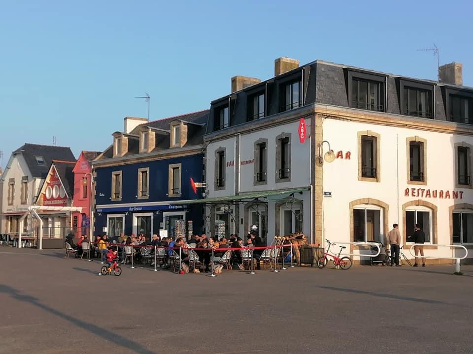 Fonds de commerce, emplacement, vue mer / affaire  d’angle avec terrasse actuellement exploiter en restaurant. Bar tabac / Fdj
Pas de travaux à prévoir
Capacité intérieure, 60 couverts, plus terrasse, 100 m²
Finistère sud
Vente cause, retraite