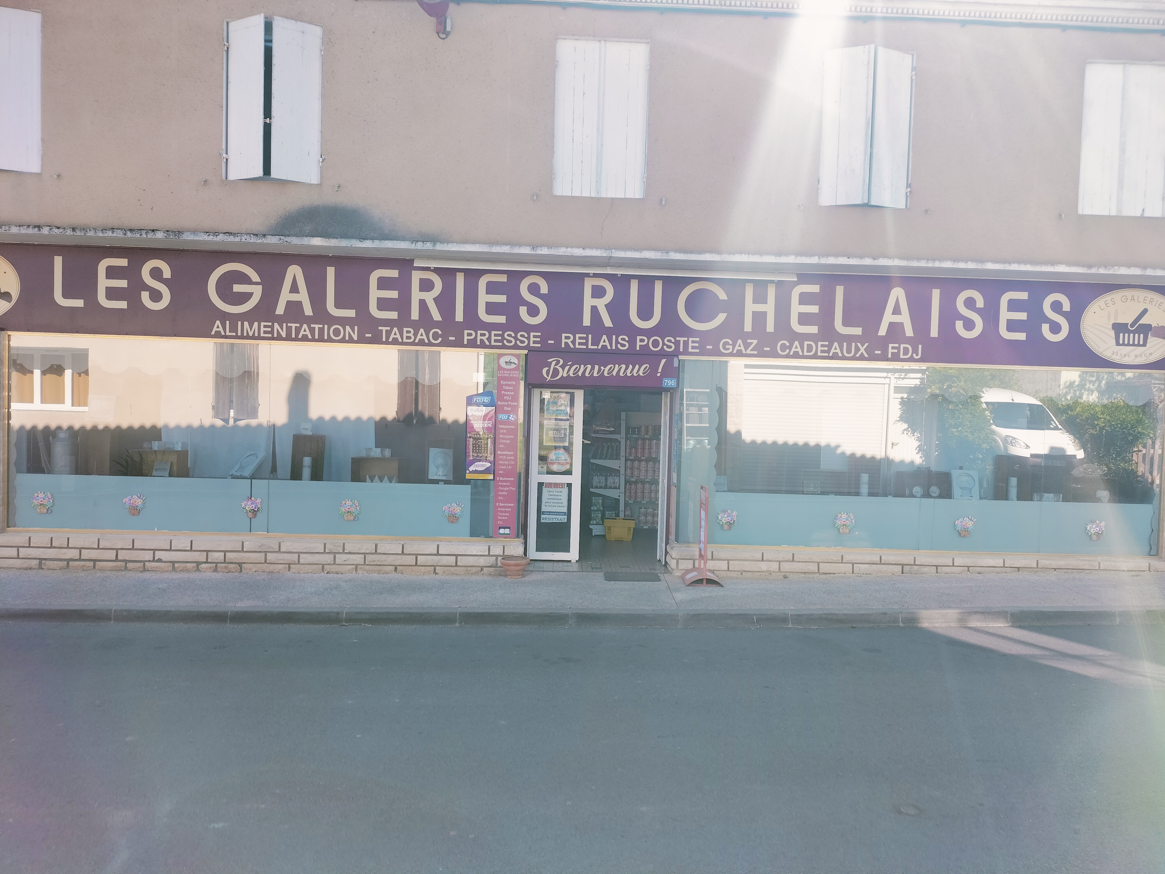 A vendre fond de commerce multi services rural .
Tabac , point poste , FDJ , alimentation , relais colis (Pickup et Amazon) , presse , gaz , cadeaux.
surface de vente 120m2 , réserve 5m2 , bureau 20m2.
bail commercial jusque 2030
Pas de salarié
Vente pour cause de départ a la retraite.
Situé dans un village actif .