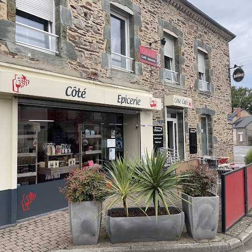 Fonds de commerce Café-Epicerie indépendante ,libre d'enseigne et de contrat d'approvisionnement ,dans une petite commune bretonne rurale ,dynamique et touristique entre Renne et Redon. Nombreux commerces et artisans dans la commune.

Matériel en très bon état :vitrine froide neuve, congélateurs  récents ,lave verres pour le bar neuf ,machine à laver le sol .
CA HT 250 000 €.

Affaire tenue par un couple depuis 13 ans.3 semaines de congés par an, fermé le mercredi et le dimanche après-midi.
Grand logement attenant avec cuisine, salon, salle de bain au RDC. 3 chambres dont 1 très grande plus 1 petite et toilette a l'étage .Jardin clôturé et garage.