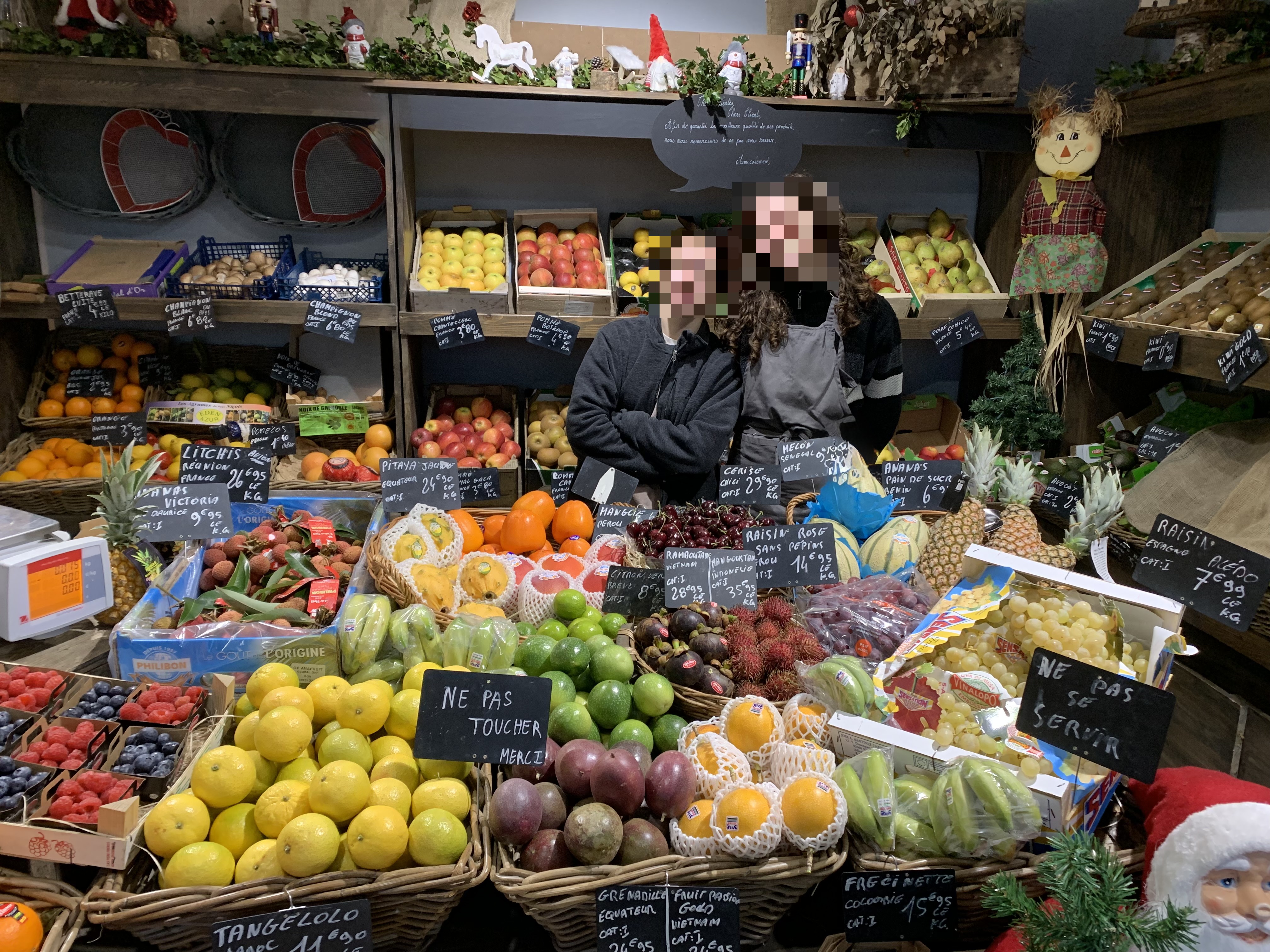 Opportunité Rare – Commerce Prêt à Exploser en Plein Cœur de la Côte de Nacre !
Située en plein centre-ville d’une commune touristique dynamique, cette affaire bénéficie d’un emplacement absolument stratégique, au cœur d’un flux constant de visiteurs et d’habitués. Excellent pour un entrepreneur qui veut s’installer dans un cadre attractif et rentable.

 Un espace de vente pensé pour performer :
38 m² de surface commerciale parfaitement agencés
15 m² de réserve pratique et fonctionnelle
Présentoirs élégants en bois , ambiance chaleureuse et premium 
Grande façade vitrée offrant une visibilité exceptionnelle
Accès privé arrière pour des livraisons fluides et discrètes

Confort & équipement :
Chambre froide incluse
Magasin climatisé pour un confort optimal toute l’année
Espace bureau déjà aménagé
Aucun travaux à prévoir : vous ouvrez, vous travaillez, vous gagnez
Équipement complet, prêt à l’emploi

Conditions idéales pour se lancer :
Loyer attractif : 1 051,53 € / mois
Aucun personnel à reprendre : liberté totale d’organisation
Fermé 2,5 jours par semaine → un potentiel de développement énorme pour un repreneur motivé

Performances & prix :
Chiffre d’affaires 2024 : 201 000 €
Prix du fonds de commerce : 90 000 €  ( hors frais d'acquisition )
Une rentabilité déjà solide, avec une marge de progression spectaculaire pour qui veut dynamiser l’activité.

Une affaire clé en main, dans un secteur touristique prisé, avec un potentiel de croissance immédiat.

Les opportunités comme celle-ci ne restent jamais longtemps disponibles.
Un emplacement premium, un local impeccable, un CA déjà établi…
Il ne manque plus qu’un entrepreneur ambitieux pour transformer cette boutique en véritable machine à succès.