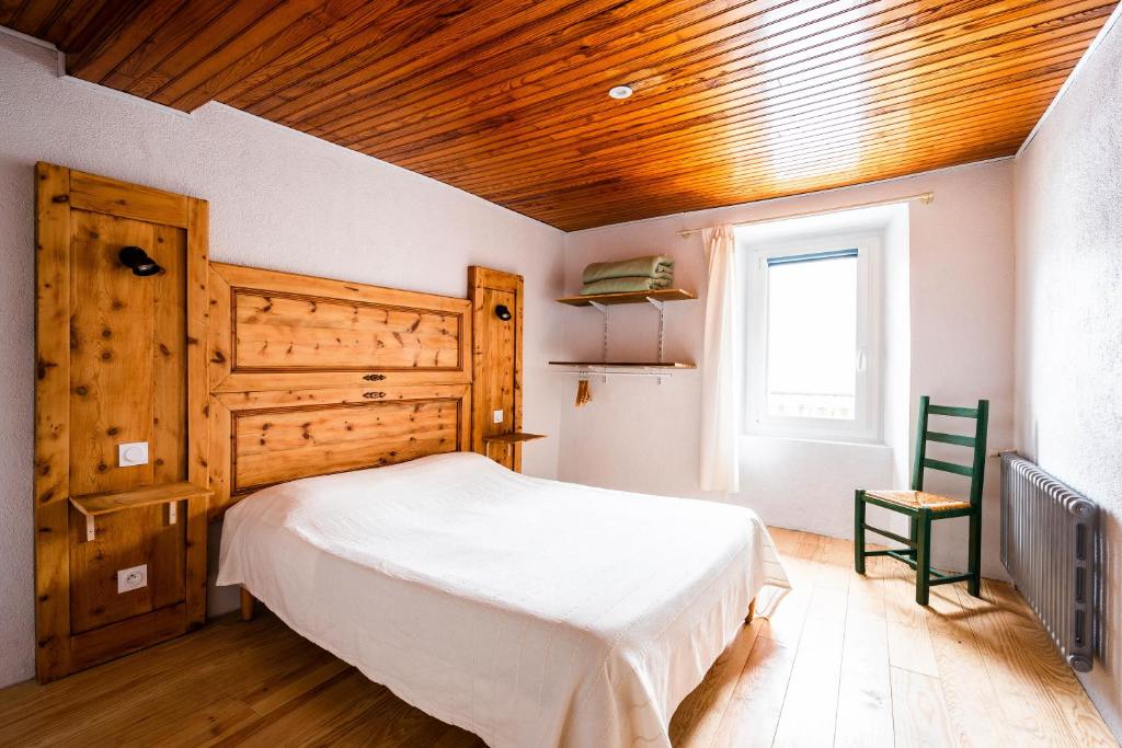 GITES CHAMBRES ET TABLES D'HÔTES BUVETTE + LOCAL COMMERCIAL