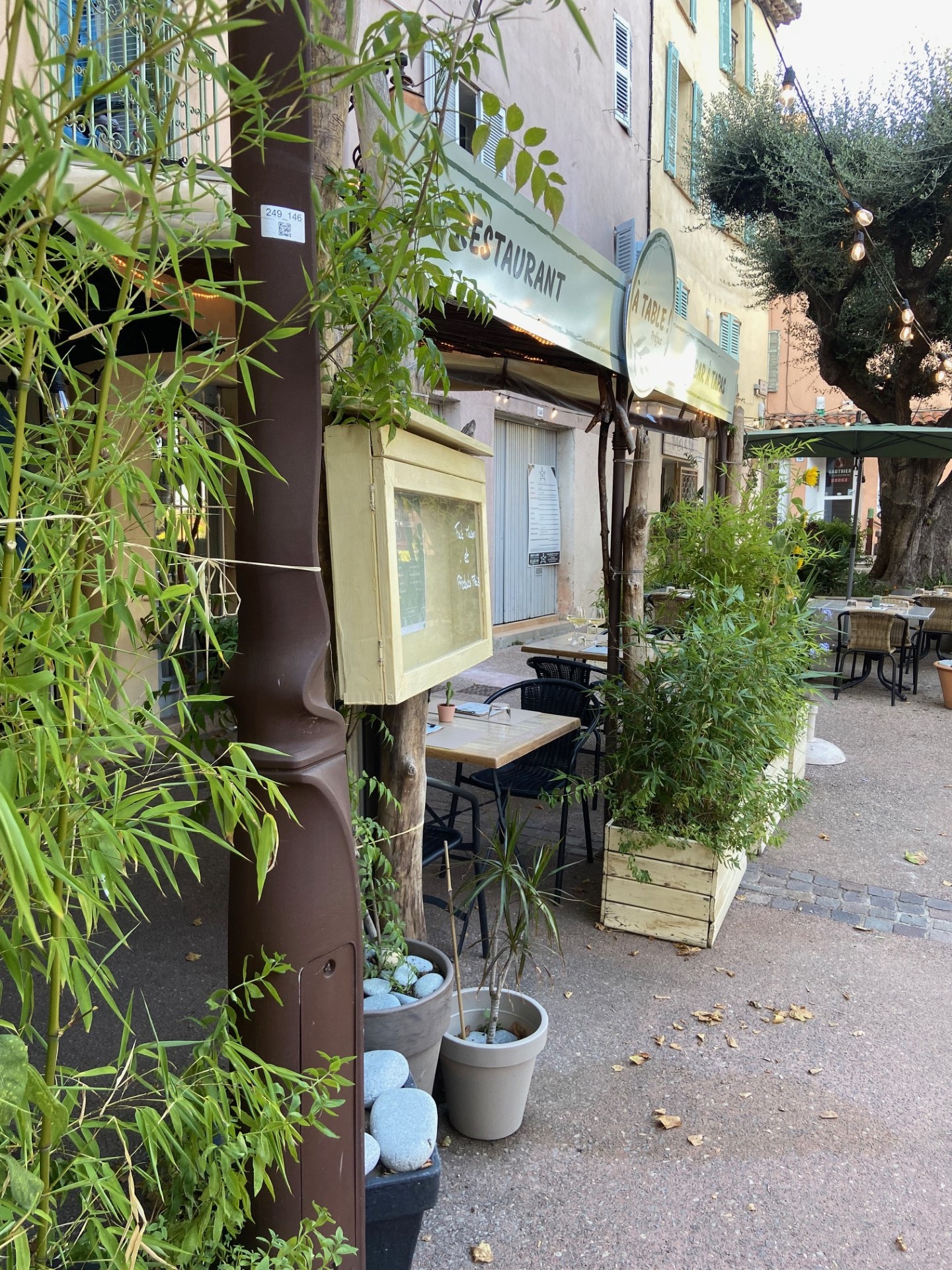 À vendre – Fonds de commerce Restaurant Traditionnel
Fréjus Centre Historique

Opportunité clé en main !
Situé dans un emplacement attractif et passant, ce charmant restaurant traditionnel dispose d’une capacité de 20 couverts en intérieur et 30 en terrasse.
• Chiffre d’affaires annuel : 120 000 €
• Cuisine entièrement équipée avec matériel professionnel en parfait état
• Décoration chaleureuse et ambiance conviviale
• Clientèle fidélisée, idéale pour reprise immédiate
• Aucun travaux à prévoir – exploitable dès la signature

Idéal pour un(e) professionnel(le) de la restauration souhaitant se lancer ou développer une activité déjà florissante.

Loyer actuel : 880€/mois

📞 Contact : Mr FARASSE, ATable Fréjus