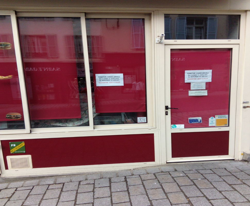 Vente d'une sandwicherie en centre ville ; VENTE à EMPORTER ; 4 places assises ; norme accueil personne à mobilité réduite ; prestations auprès de CE ;