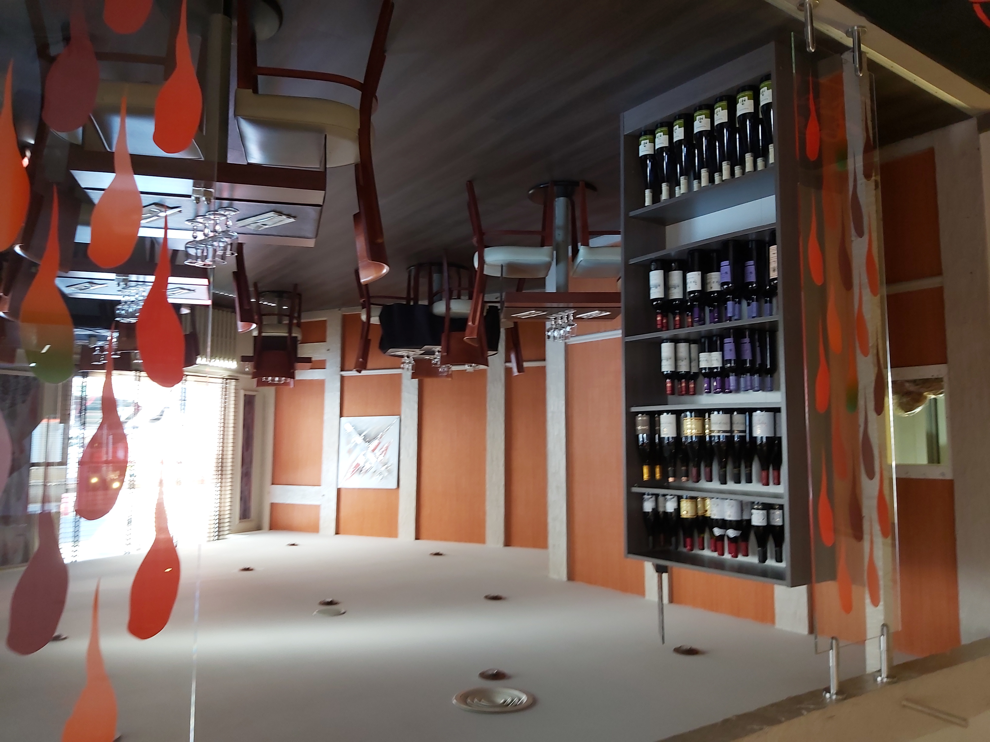 OPPORTUNITE RARE SUR LE MARCHE
Fond de commerce bar brasserie avec licence 4, situé en centre ville de Flers (emplacement N°1), bénéficiant d'une excellente notoriété locale (4.3 sur google). Etablissement de renom d'une surface commerciale de 200 M2 rénové récemment + 200 M2 de sous sol, aucun travaux à prévoir, exploitable immédiatement.
DESCRITIF DE L'ETABLISSEMENT
* capacité intérieur : 70 places assises
* terrasse privée rénové 2025 : 40 places
* bar équipé avec salle salon 25 places
* cuisine professionnelle fonctionnelle
* espace pizza aménagé (non exploité)
*accessibilité PMR
ouvert du lundi au vendredi midi et soir et fermeture samedi et dimanche (depuis 09/25) + 6 semaines de congés
personnel en place : 3 cdi
bail commercial échéance 2033
loyer : 1061.00 € 
pour plus d'info et autres photos sur l'établissement RDV sur notre site :
                                     les-5-becs-flers.eatbu.com
IMPORTANT
un logement au dessus du restaurant de 113 M2 et entièrement rénové (2025) peut être disponible quelques mois après la vente de l'établissement.

Dossier comptable concernant le restaurant uniquement après première visite.