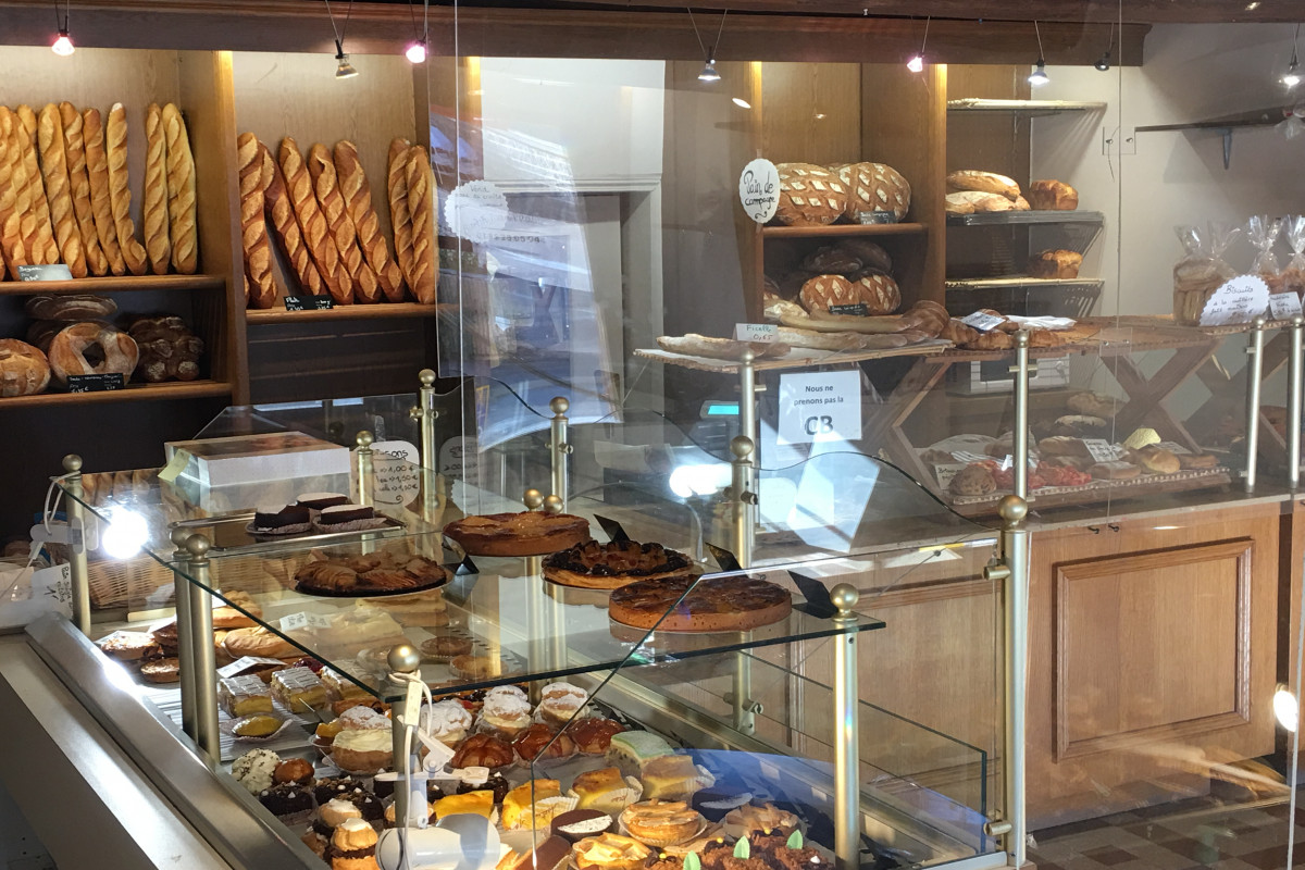 Vend boulangerie pâtisserie, bon emplacement ville touristique, jolie affaire à prendre .
Vend pour cause retraite.