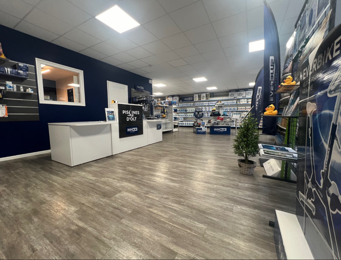 Entreprise de ce construction de piscines traditionnelles, implantée dans le secteur depuis 1986, excellente réputation.
Magasin de vente à forte rentabilité, plus de 200 contrats d’entretien (mise en service et hivernage), excellente visibilité.
Location ou vente des bâtiments.
Stock en sus ( environ 65000€)
Idéal pour un couple avec 1 salarié 
ÇA: 900000€
Marque Everblue, Excellence et Sérénité
Centrale d’achat et soutien technique.
Non franchisé. Adhésion gratuite.