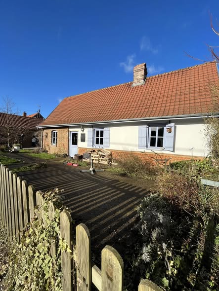 charmant village du ternois
mur e🚨Restaurant à la vente 🚨
📍Charmant village du Ternois 
➡️ murs et fonds à la vente ‼️
➡️ surface de salle 📏 84 m2 habitables (60 places) 
➡️ surface technique et cuisine 🧑‍🍳 35 m2 
➡️ PMR - ERP ✅
➡️ terrasse 😎28 places 
➡️ licence IV 🍷🍻
➡️ 350.000€ CA 💰
➡️ bâtiment annexe pour espace traiteur 🔪
➡️ 🅿️ 20 places 
✅ pas de travaux 🚧 ❌✅
✅ bon chiffre 📈
✅ charme et authenticité 🌾🏠🧮
✅ esprit champêtre 
✅ idéal 
✅ matériel neuf et fonctionnel 👌🏻🍳🔪
✅ Perspective de développement 📊
Prix murs et fonds : 415.000€ honoraires inclus. t fond a la vente