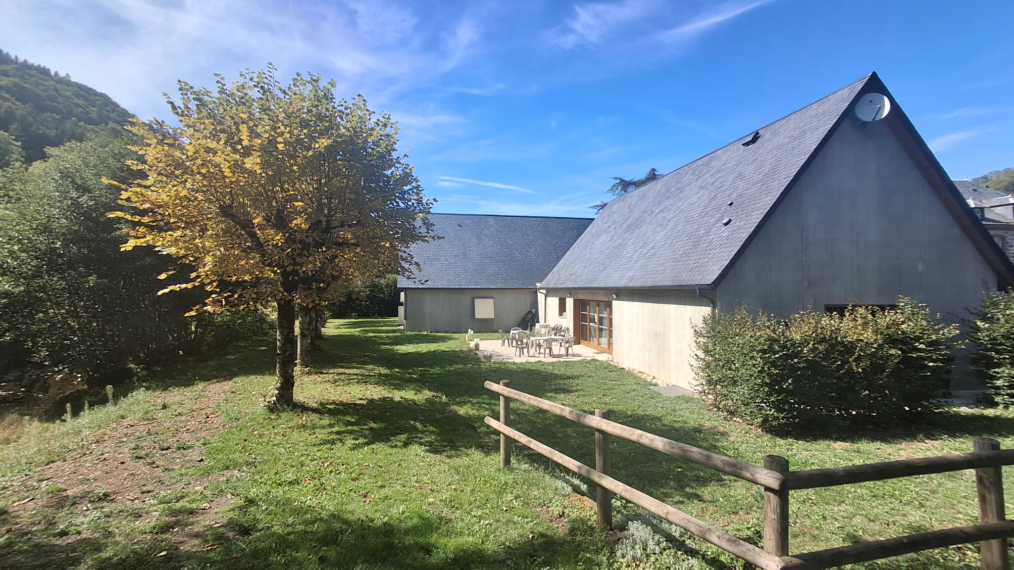 La commune de Fontanges (15) cherche un(e) gérant(e) pour son Bar Restaurant avec épicerie

Bar/restaurant salle de 40 couverts, 1 wc adapté aux normes PMR

+ 1 cuisine toute équipée

Une terrasse à l'avant et une à l'arrière le long de la rivière l'Aspre.

Un grand espace épicerie.

Un parking

Pour tous renseignements, contacter la mairie au 04 71 40 71 49