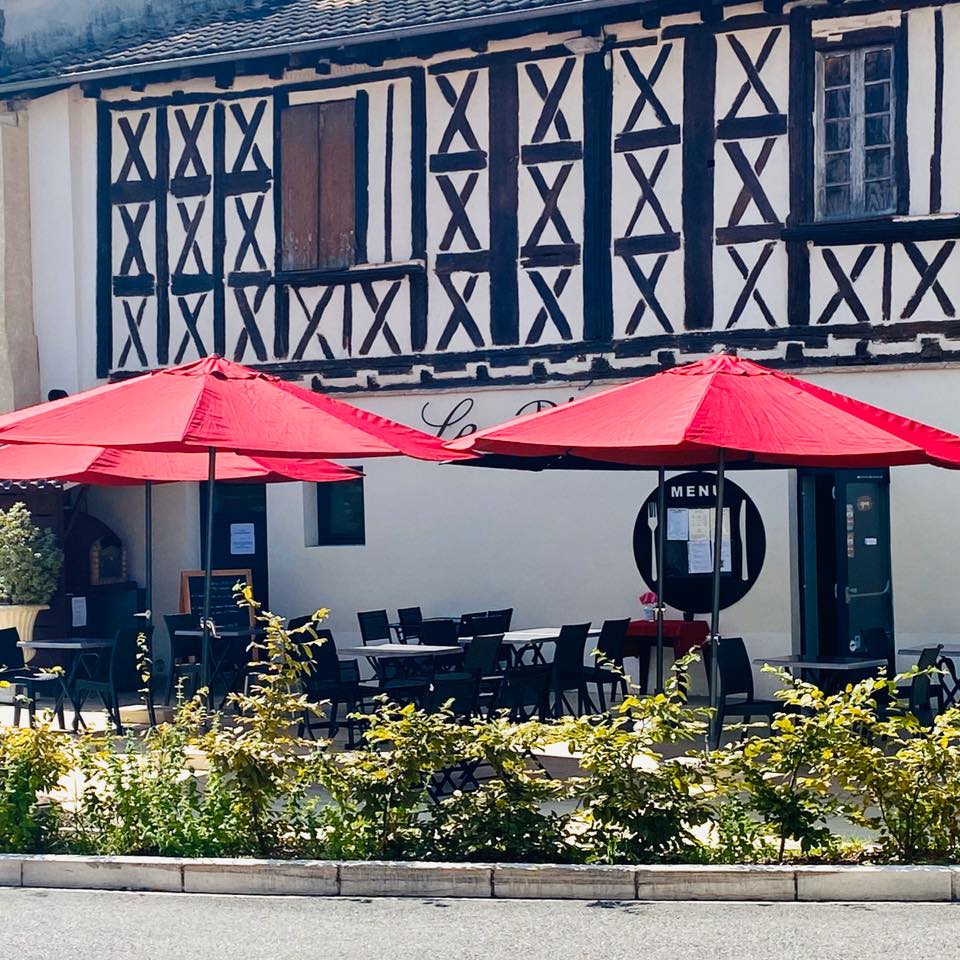 VEND FONDS DE COMMERCE RESTAURANT DEJA TOUT EQUIPE, PRET A ETRE EXPLOITE

MATERIELS EN TRES BON ETAT DE 2019

PETIT RESTAURANT DE VILLAGE 30/40 COUVERTS + TERRASSE AUX BEAUX JOURS DE 40 COUVERTS

SITUE SUR UN AXE FREQUENTE ENTRE MARMANDE ET VILLENEUVE-SUR-LOT EN LOT-ET-GARONNE