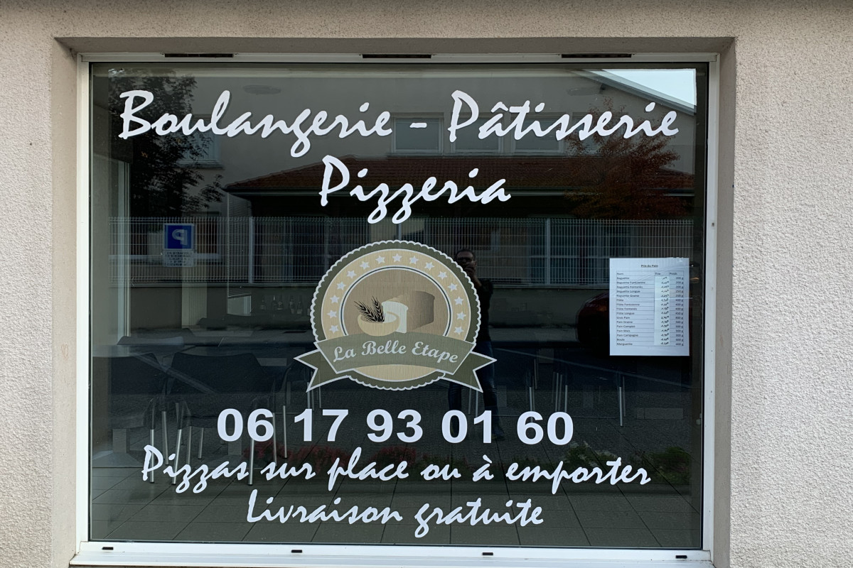Vends Boulangerie Pâtisserie MULTI services dans commune de 700 Habitants 
Matériel en bon état 
École en face 
Parking