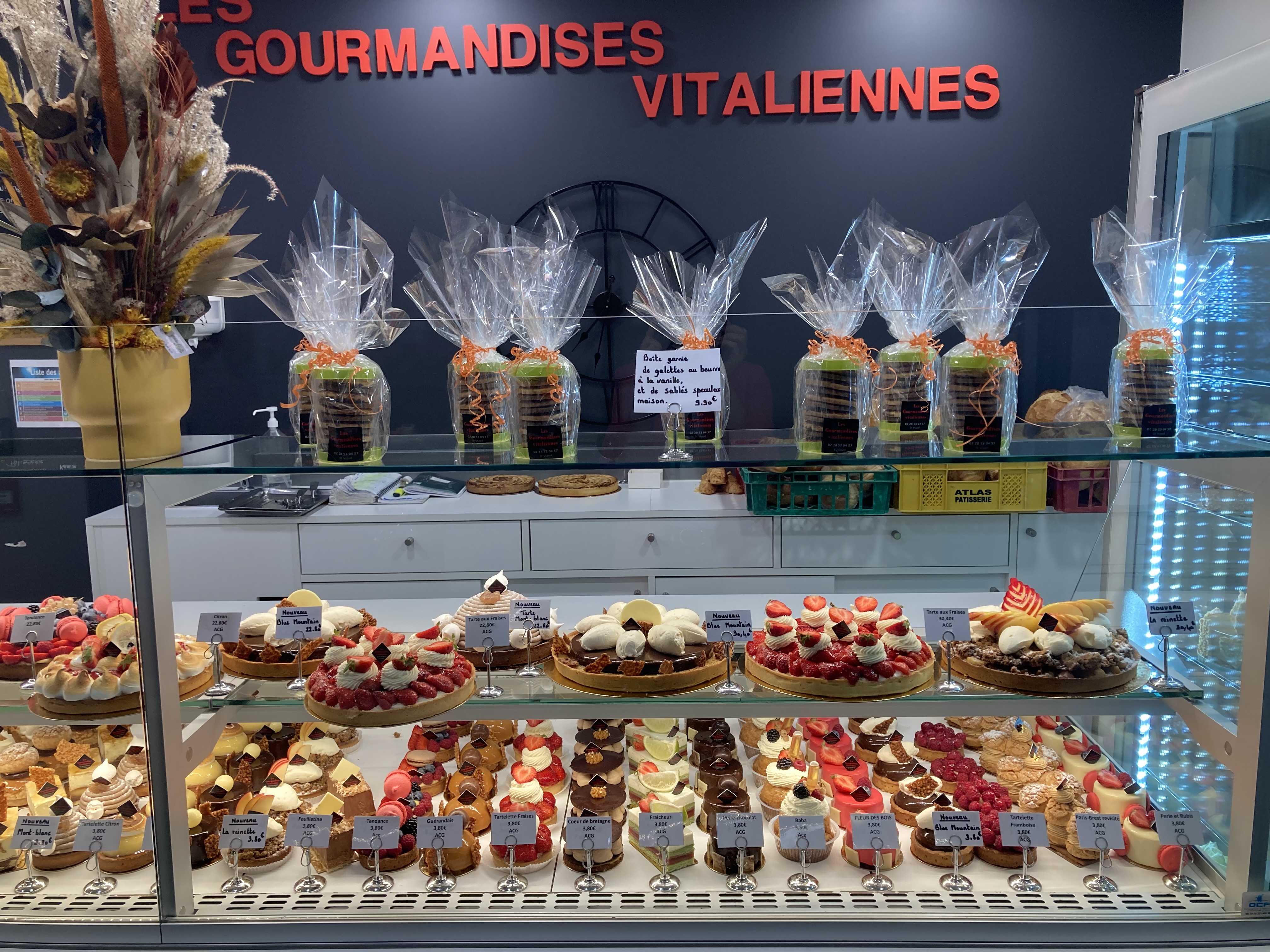 Boulangerie pâtisserie dans commune de 2800 habitants au centre du pôle commercial création de 2016 matériel parfait état surface de ventes 38 m 3laboratoires bien séparés appartement de 90 m chiffre d’affaires 525000