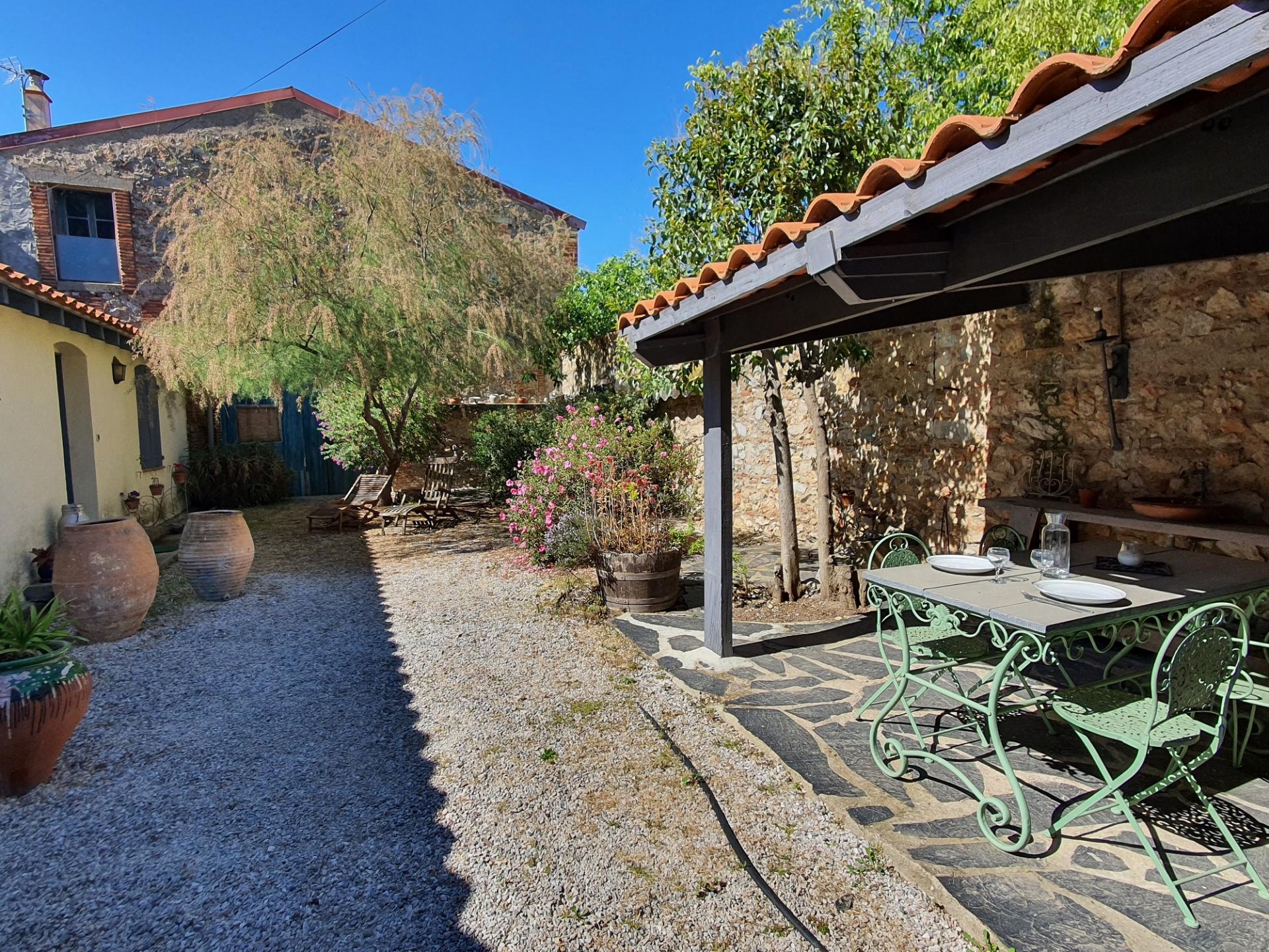 Mas de Prestige du XVIIe : Domaine de Réception et Gîtes (66)

Proche Perpignan – Opportunité Touristique & Événementielle Rare

À seulement 10 minutes de Perpignan et de l’aéroport découvrez ce domaine d’exception datant de 1650. Édifié sur une parcelle arborée de 4 500 m², ce Mas historique offre un cadre intimiste, à l'abri des regards, idéal pour un projet de restauration, d'hôtellerie de charme ou d'événementiel.

Un Ensemble Immobilier d'Exception (1 000 m² env.)

Le domaine se compose de plusieurs espaces distincts offrant une grande modularité :

· Maison de Maître (640 m²) : Déployée sur 3 niveaux (19 pièces), elle dispose de volumes spectaculaires avec des plateaux allant jusqu’à 261 m².

· Salle à manger de 170m² avec possibilité d’agrandissement de 90m² supplémentaire.

. Création immédiate de 4 suites de prestige pour une activité de chambres d’hôtes.

· Capacité d'Hébergement : 5 gîtes indépendants (de 33 m² à 82 m²) parfaitement intégrés au domaine.

· Pôle Événementiel : Une salle de réception de 78 m² avec entrée indépendante, dédiée à la location.

Extérieurs et Prestations de Charme

· Parc paysager & détente : Jardin potager, parc ombragé et piscine couverte (11x5m).

· Patrimoine unique : Présence d'une chapelle privée au cœur du domaine.

· Logistique : 3 entrées indépendantes, portail électrique, raccordement au tout-à-l'égout, gaz de ville et 2 puits de forage.

· Énergie : Équipé de panneaux solaires (optimisation des charges).

Potentiel Économique

· Rentabilité locative estimée : env. 128 000 € / an.

· Emplacement stratégique : Proximité immédiate des axes autoroutiers, à 20 minutes des plages du littoral catalan.

· Développement : Idéal pour un projet mixte combinant gîtes, événementiel (mariages, séminaires) et restauration.

· Développement : Idéal pour un projet mixte combinant gîtes, événementiel (mariages, séminaires) et restauration.


Prix de cession : 1 460 000 € Dossier complet et photos sur demande. Une opportunité rare