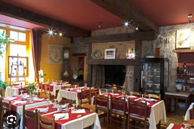 A vendre fond de commerce restaurant pizzeria bar, dans un village très touristique au nord du département du Lot et Garonne, limitrophe Dordogne et Gironde, par son château, ses vins et son écrivaine Marguerite Duras. Très belle emplacement au milieu du village.