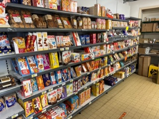 Vous souhaitez investir dans un commerce alimentaire en franchise clé en main ? Cette offre peut répondre à votre projet !
À saisir, ce magasin de 105 m² (+ 45 m² de réserve) situé dans le département du Tarn. Vendu pour cause de changement d'activité.

Description du Projet :
Parking gratuit devant le magasin.
Commerces complémentaires à proximité (boucherie, tabacs, pharmacie), assurant une bonne synergie et un flux de clientèle.
Clientèle fidèle déjà établie.
Point de vente en constante évolution.
Offre de livraisons à domicile.
Point relais générant une commission mensuelle de 300 €.
Pas de travaux à prévoir, le magasin est prêt à être exploité immédiatement.
Une exploitation en duo pourrait s'envisager après étude par nos services.
Informations Clés sur le Projet :
Prix de cession : 90 000 €
Apport personnel : 30 000 €
Loyer annuel Hors-Taxe Hors-ChargeS : 7 000 €
Chiffre d'affaires annuel TTC 2024 : 314 289 €
Surface de vente : 105 m²

Jours d'ouverture et horaires : Ouvert 7J/7J

Référence : 185008

Type de contrat : Franchise
Droit d'entrée : 0 €

Référence: 185008
Type de contrat: Franchise
Droit d'entrée: 0€
Les avantages de notre enseigne :
• Une centrale d'achat puissante
• Une forte notoriété et un savoir-faire reconnu depuis 126 ans
• Une logistique efficace capable de livrer partout en France
• Une formation gratuite sur mesure
• Un accompagnement personnalisé

Devenez un commerçant 100% indépendant ! Cette offre vous correspond ?
Contactez-nous pour rejoindre l'aventure !