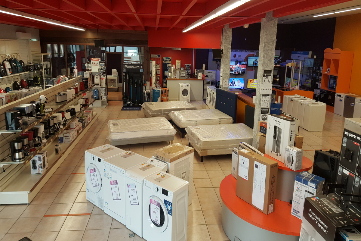 A VENDRE FOND DE COMMERCE ELECROMENAGER/TV/LITERIE/SAV.