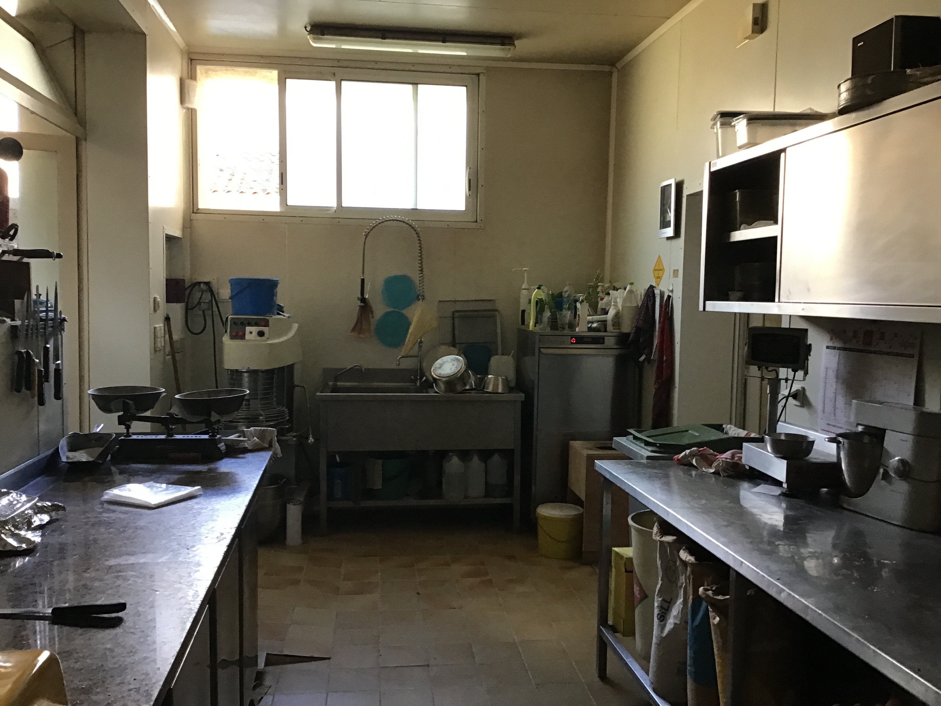 Vente du fonds de commerce pour retraite 
Matériel pratiquement neuf.
Appartement sur la boulangerie 80m2