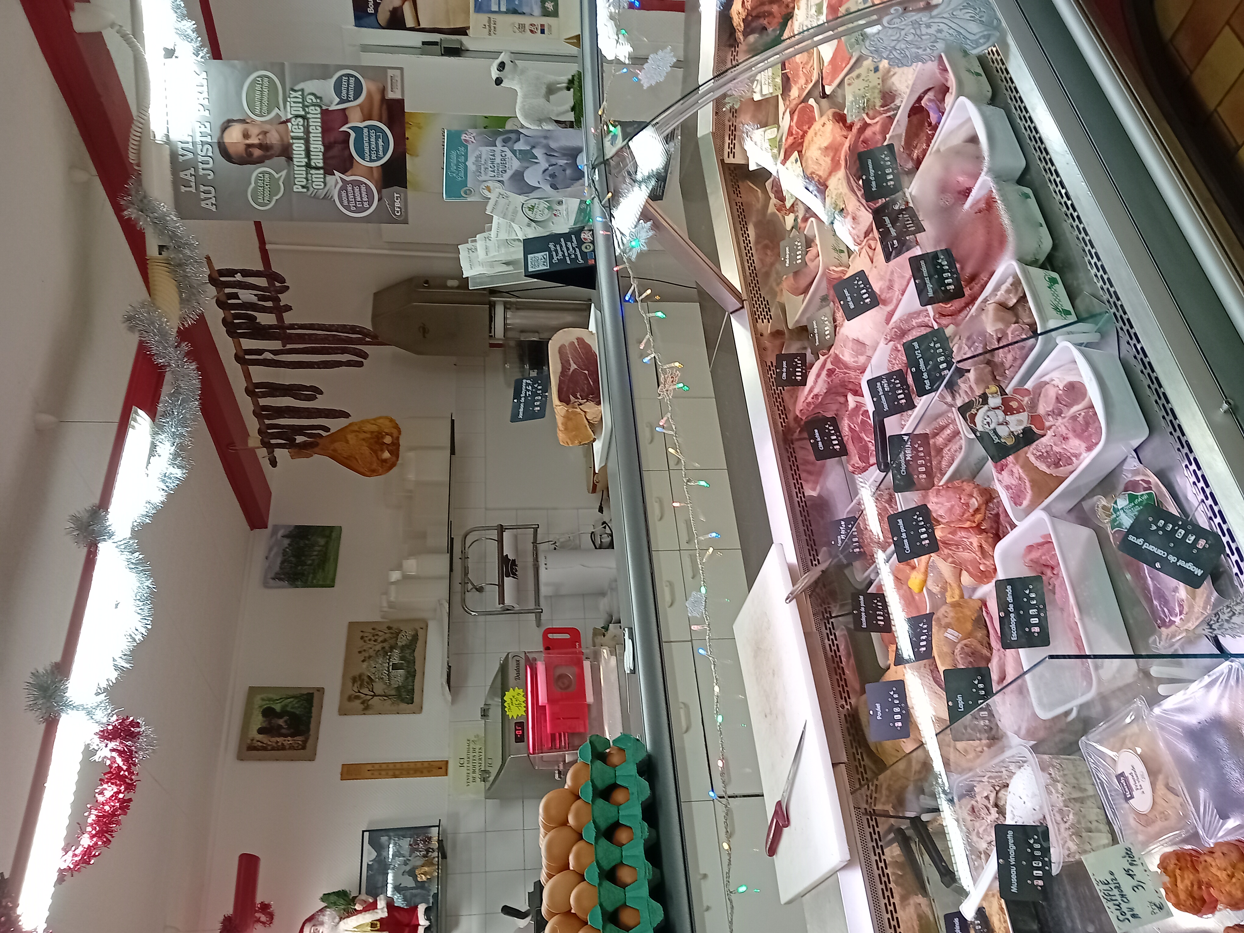 Vente de commerce : boucherie, charcuterie, alimentation de Village. 
Situé à Labastide-Murat en plein cœur du département du Lot (46240).