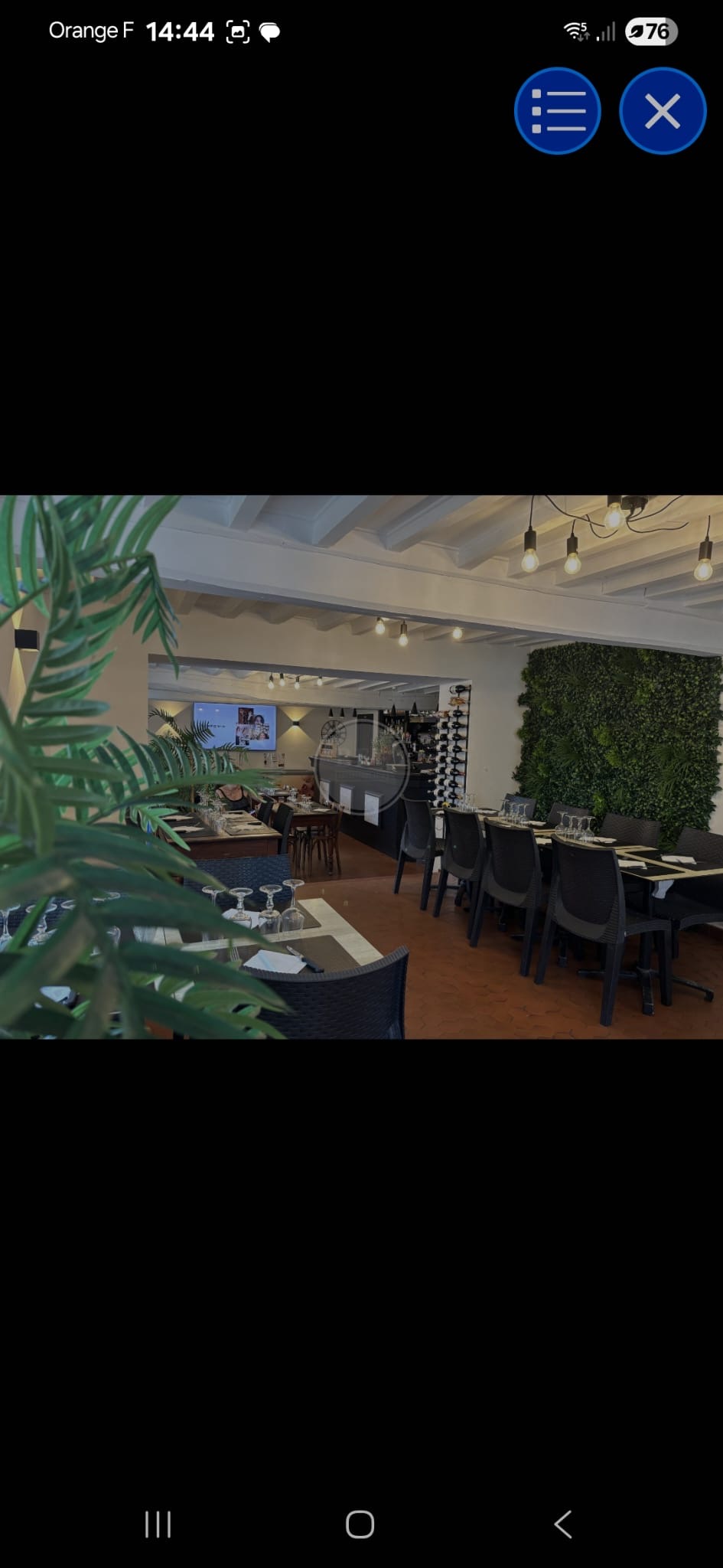 Vend bar restaurant licence 4 dans un village avec menus du jour du lundi au vendredi et à la carte le week-end restaurant familial et rentable dispose d’un appartement de 100 mètre carré compris dans la vente juste au dessus du restaurant d’une terrasse toute neuve au du sud tout le matériel. Nous retournons dans le sud de la France.