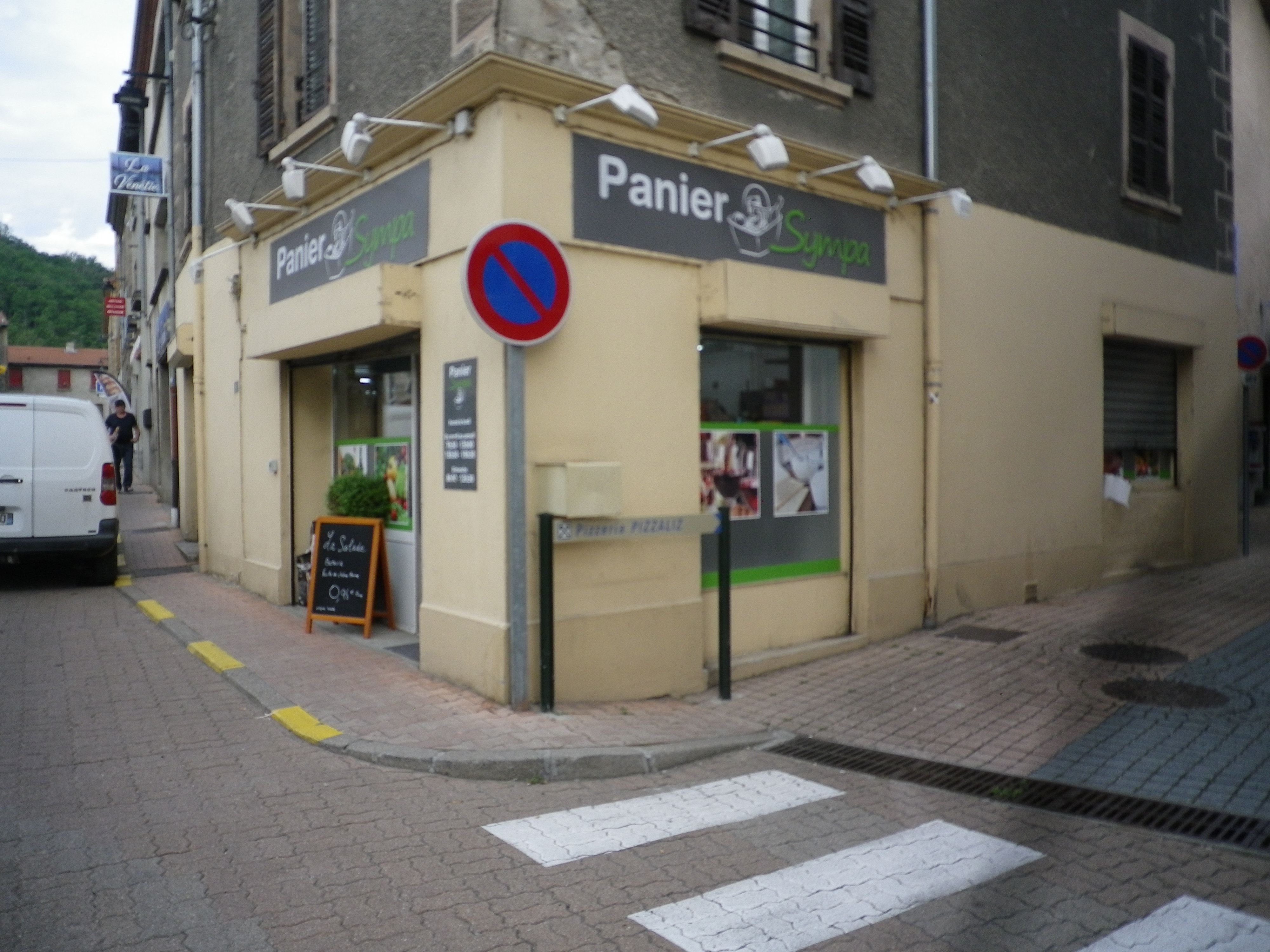 L' épicerie à l' enseigne PANIER SYMPA est située au centre bourg de Chavanay,
près de la boulangerie de la boucherie et du tabac presse.

Le couple de gérants est à la retraite et il n' y a pas de personnel à reprendre.

Le CATTC annuel est de 380 KE