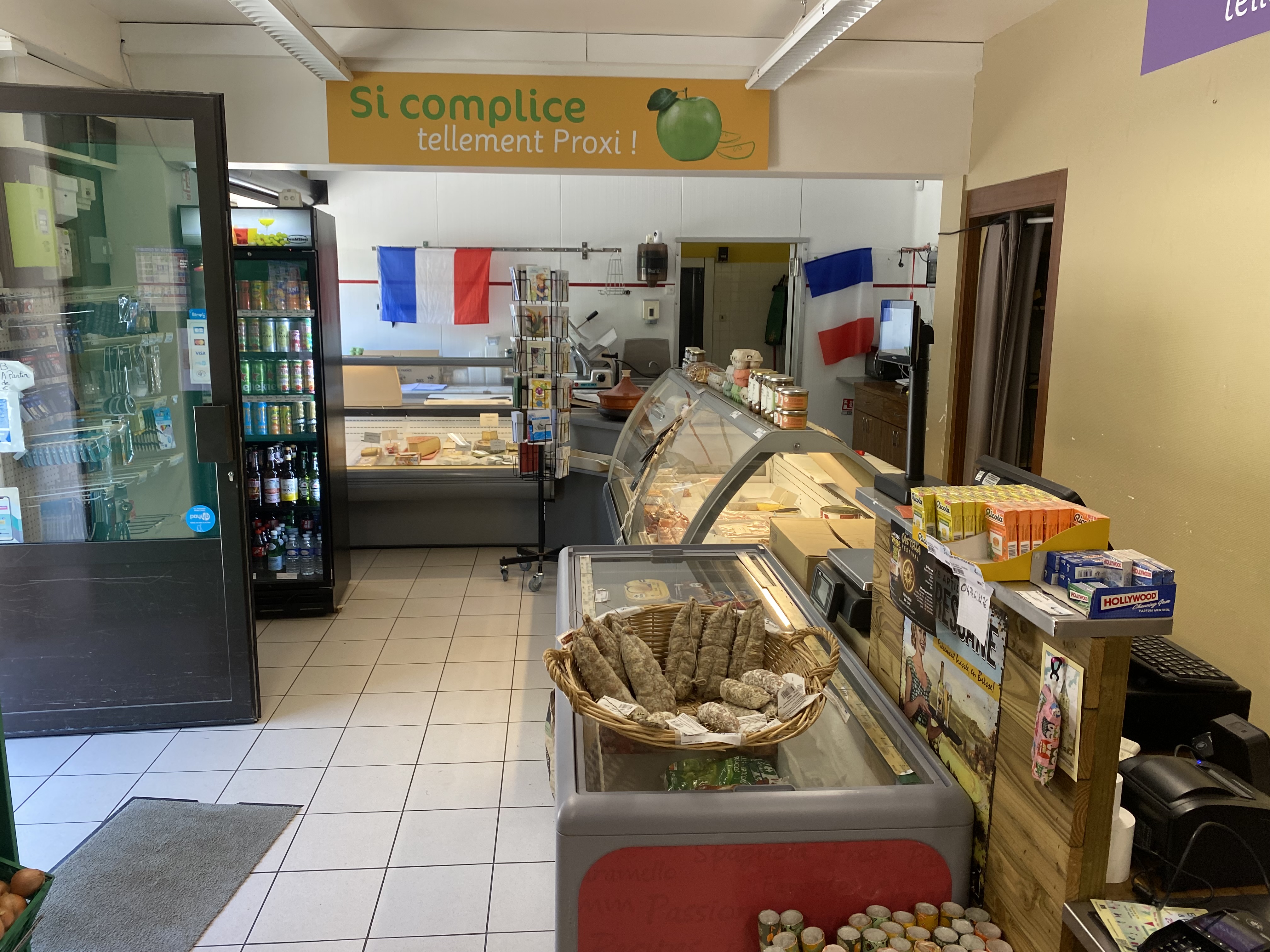 Jolie petite épicerie dans le beau village de LHUIS.
Très touristique.
Appartement de 100m2 inclus dans le loyer
Epicerie rayon traiteur et fromage.
Possibilité de développer le fond de commerce.
Relais colis.
Tabac.
FDJ.
Boucherie.