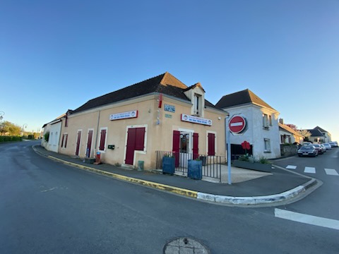 Recherche gérant pour commerce BAR-TABAC-FDJ sur la commune de Mézières-sur-Ponthouin (72290). Soirées à thème peuvent être organisées. Grande salle, petite cuisine, coin épicerie, salle à l'étage.
Loyer 400 €. Pour tout renseignement, s'adresser à la mairie 02 43 97 45 23