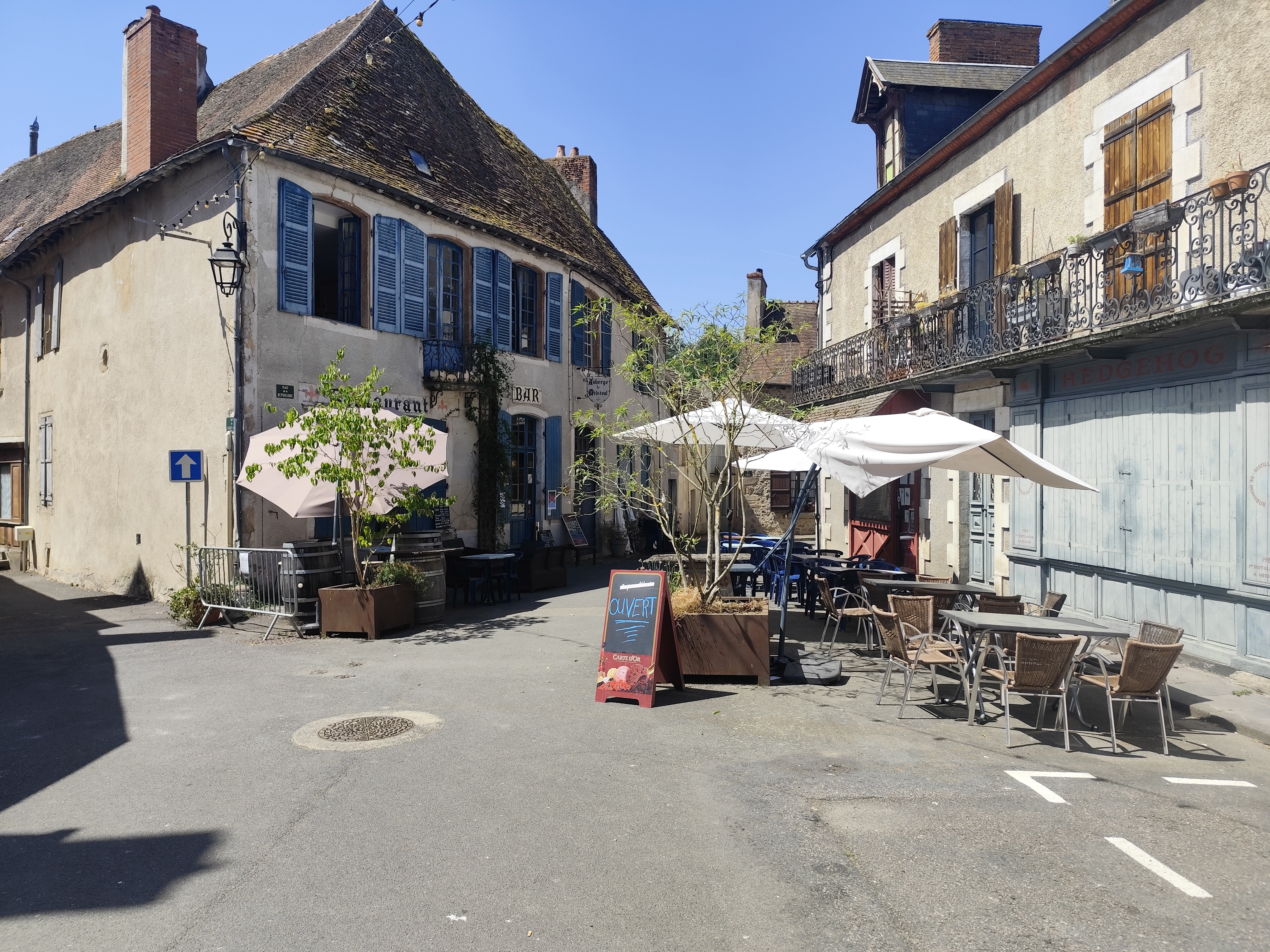 bar restaurant